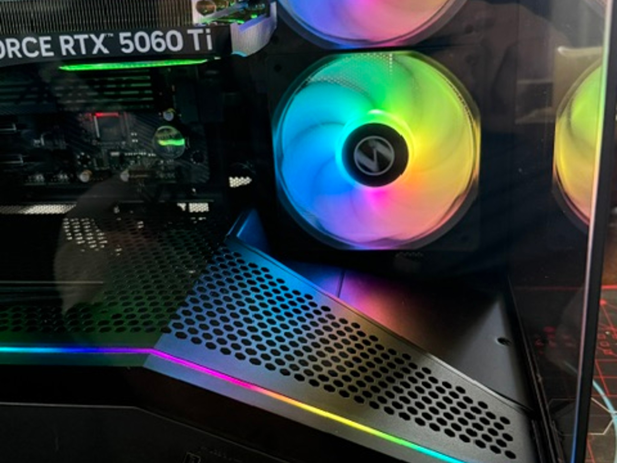 Custom Gaming PC  5060ti 16GB  and 9700X