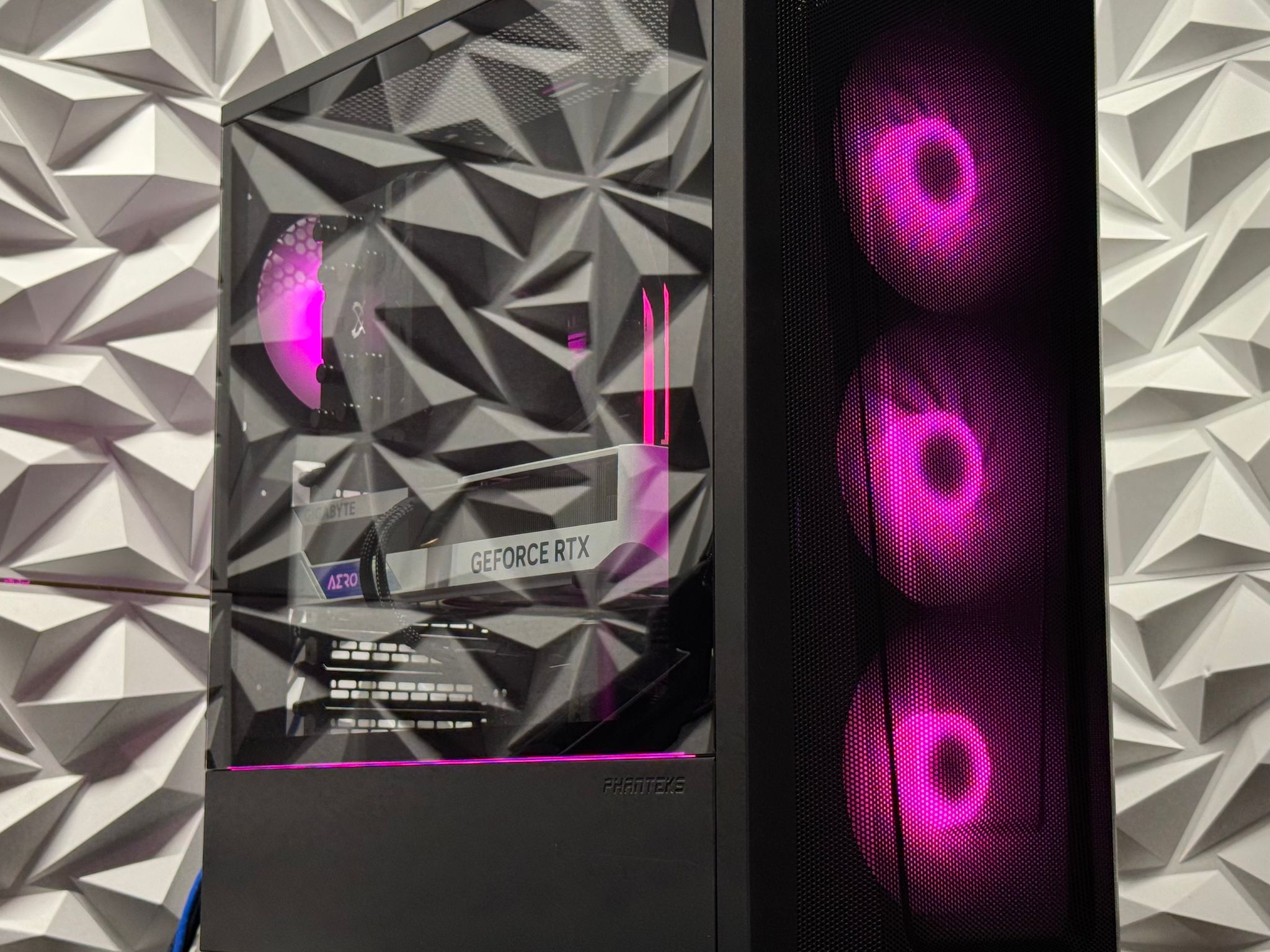 RTX 4070 / Ryzen 5 7600x / 32GB DDR5 / 1TB SSD / Gaming pc / Streaming pc / Creator pc