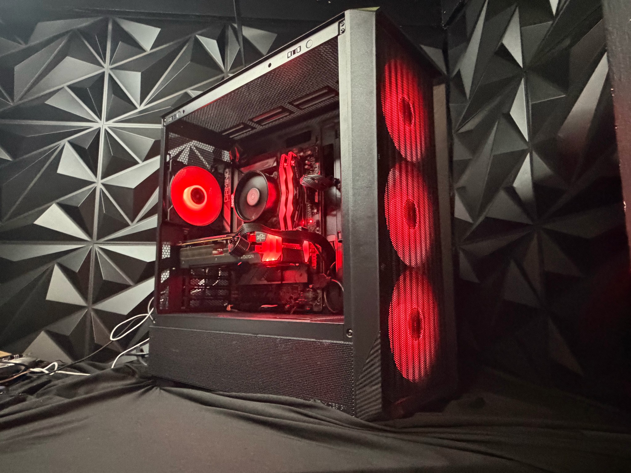 🖤⚡ G CARBON 8566 ⚡🖤| Ryzen 5 8500G| RX 6600XT | 1.5 TB NVMe| 16 GB DDR5| 650W PSU