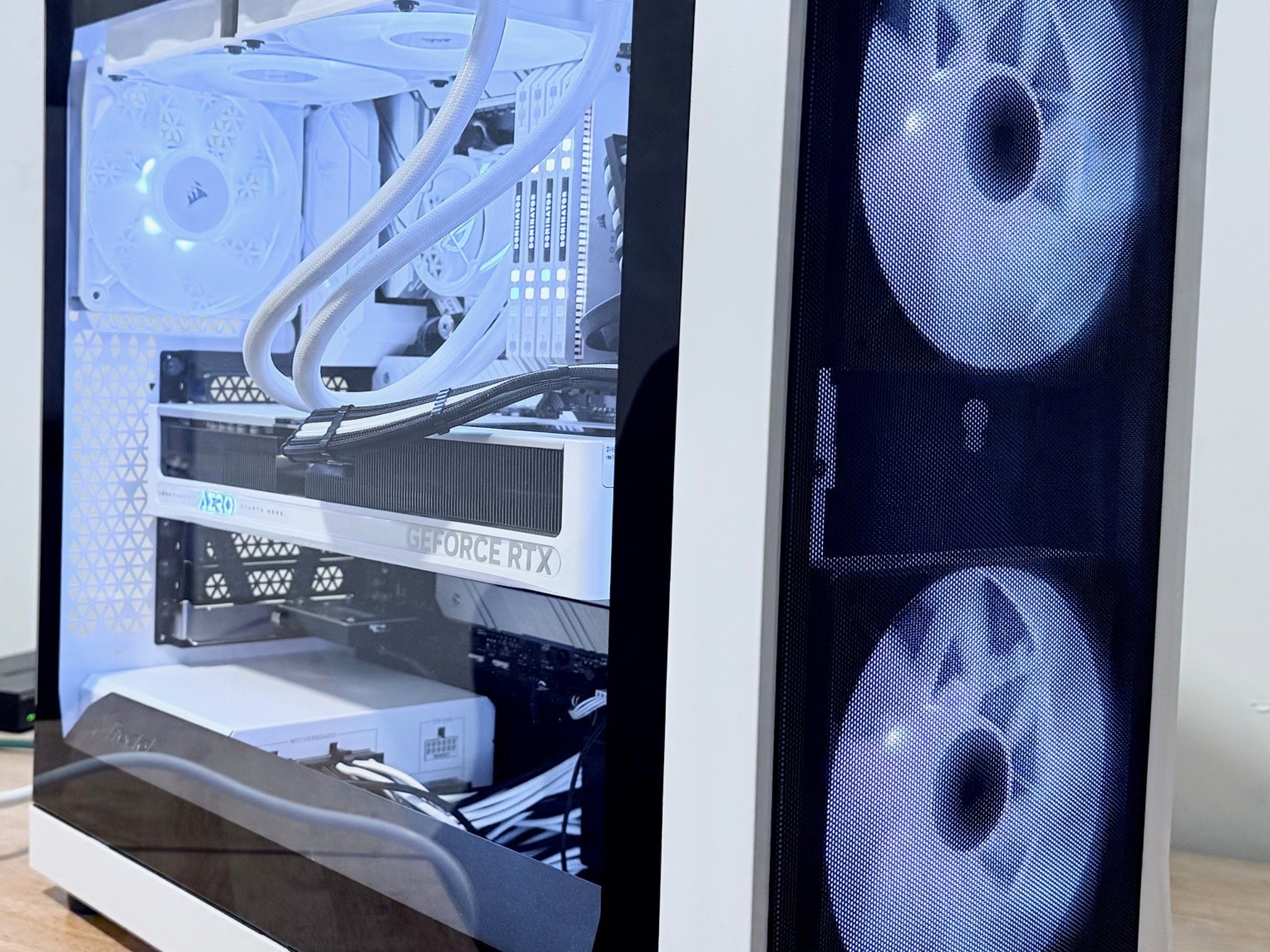 Gaming PC Monochrome RTX 5070 OC 12GB