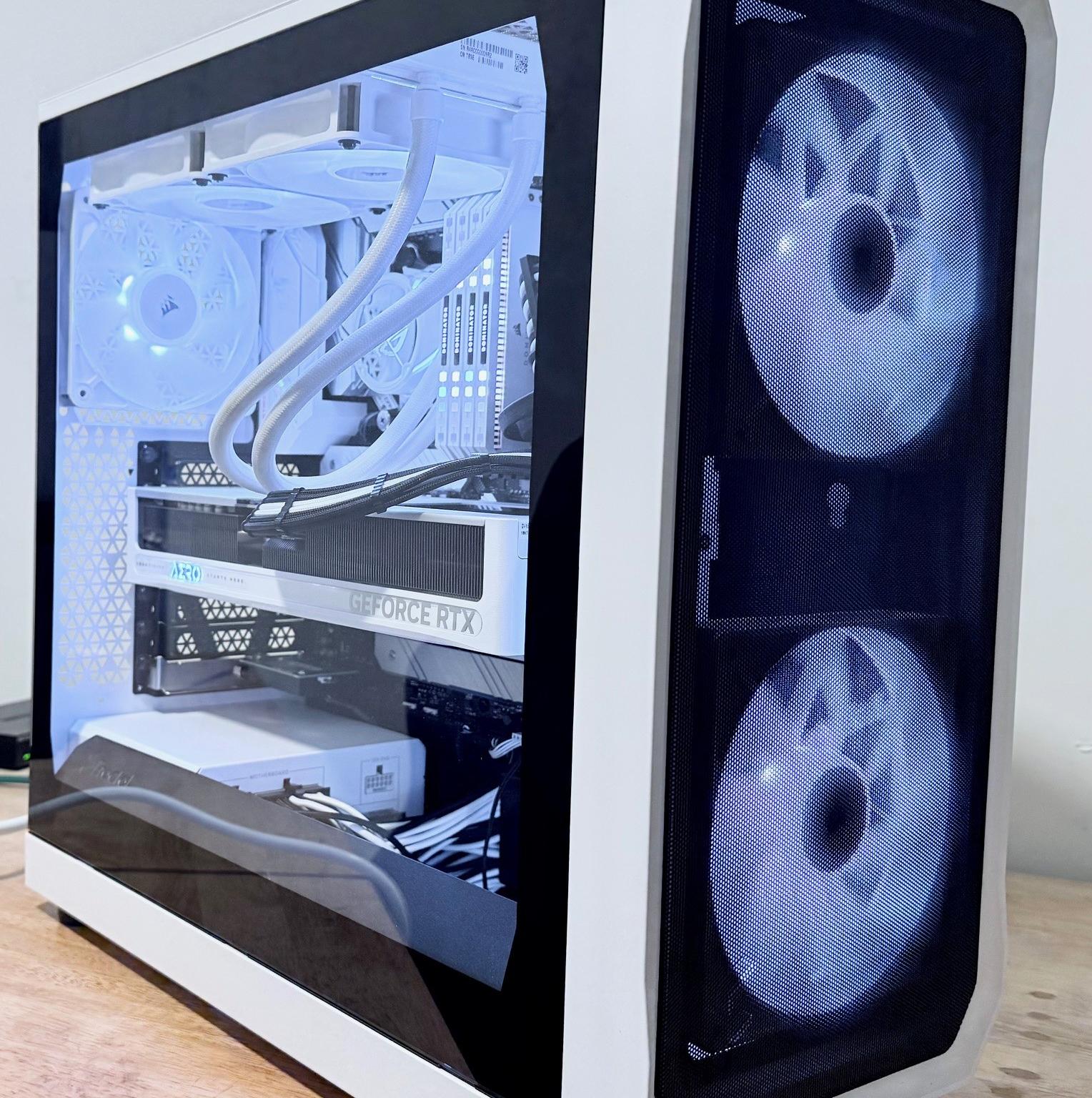 Gaming PC Monochrome RTX 5070 OC 12GB