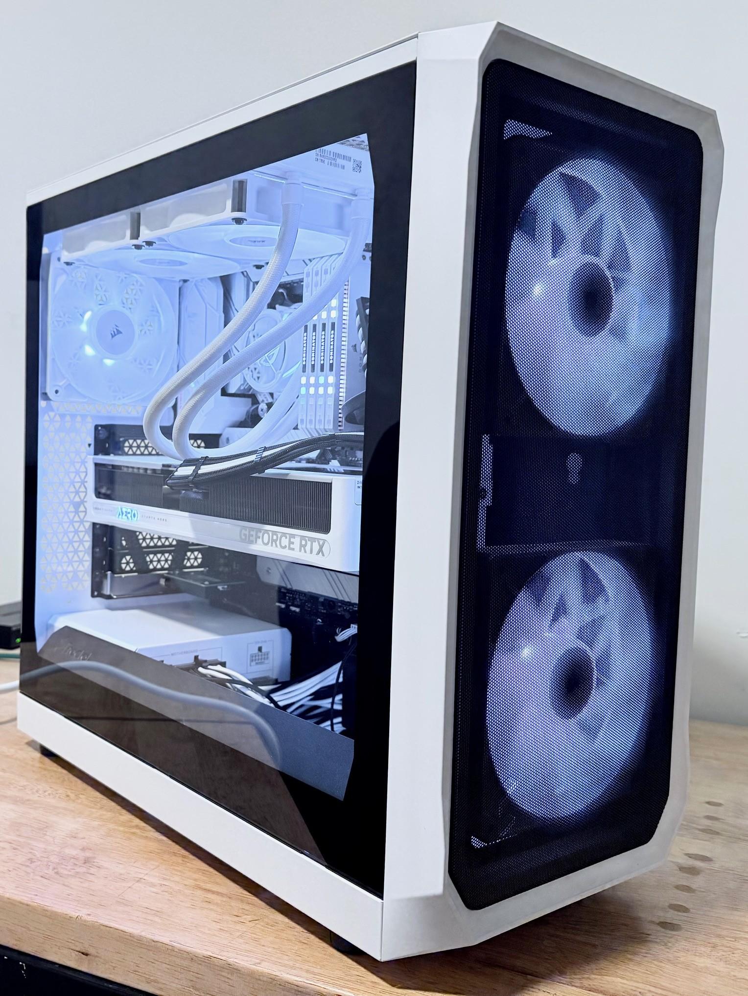 Gaming PC Monochrome RTX 5070 OC 12GB
