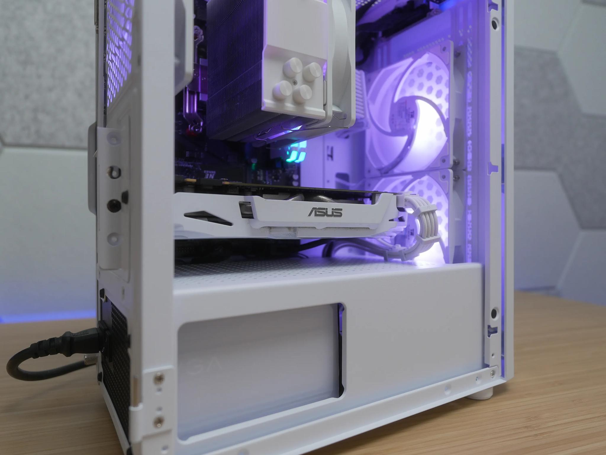 White Gaming PC (Ryzen 7 + Gtx 1070