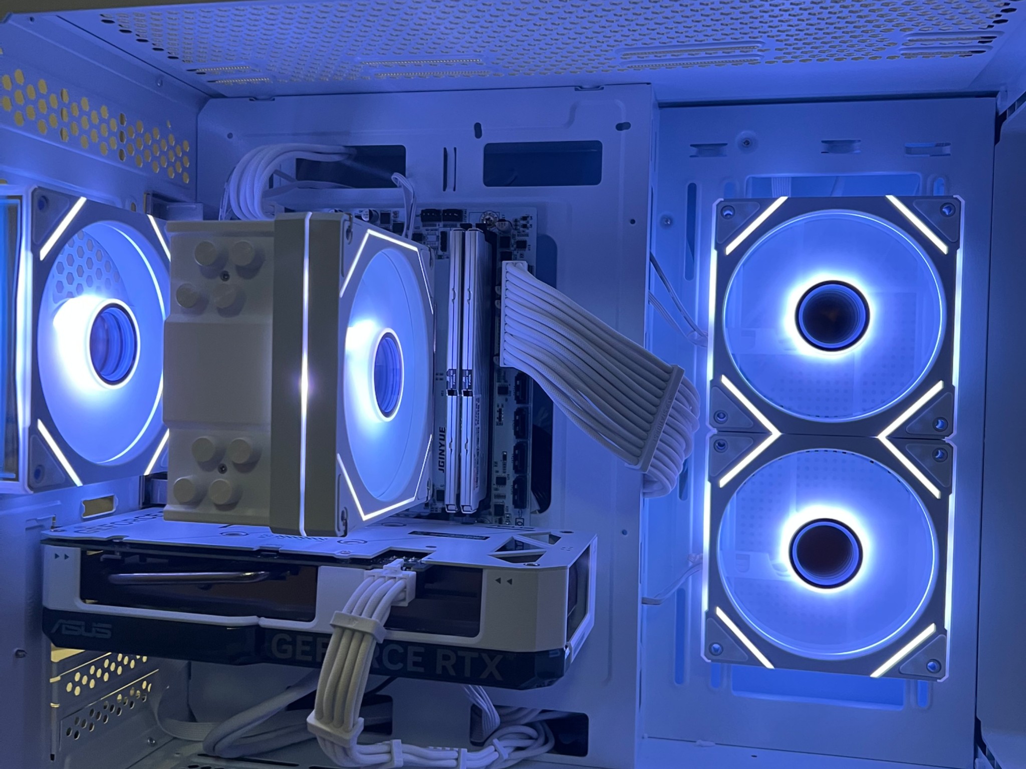 All white gaming pc with |RTX 4060 oc|ryzen 5 5600| 32gb ddr4 3200mhz