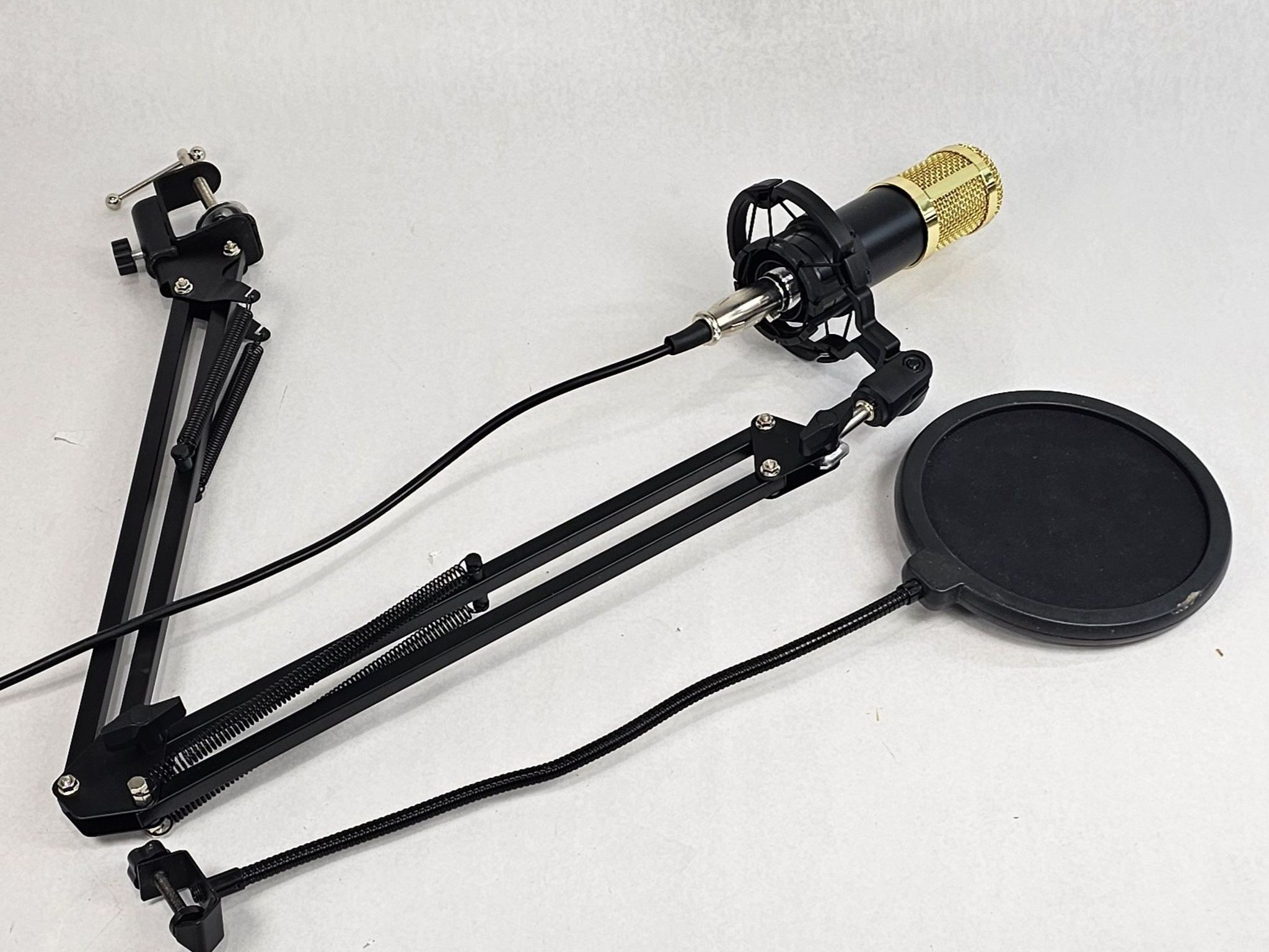 Microphone with Arm Stand, Shock Mount and Pop Filter - 3.5mm