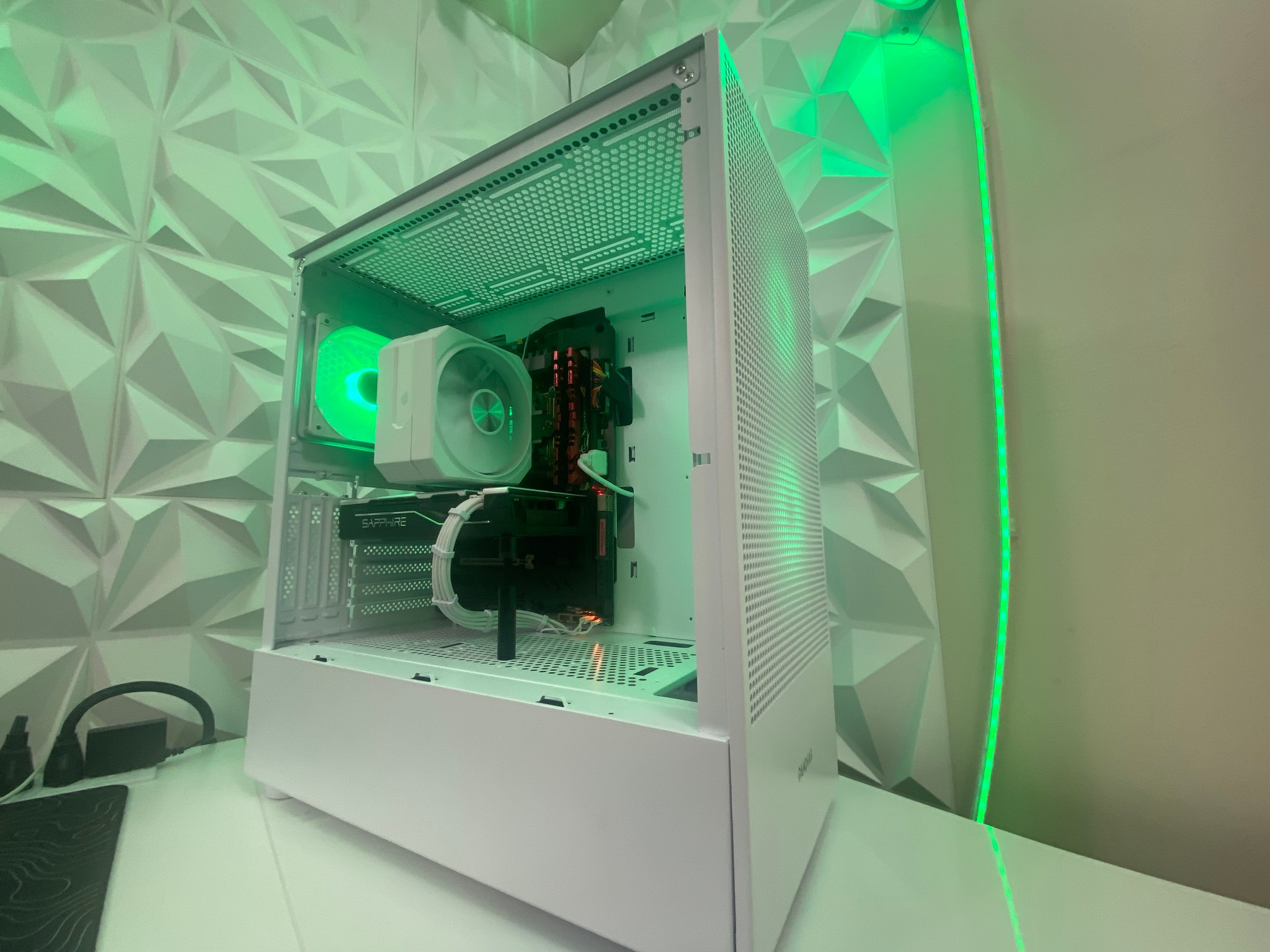 White RGB Gaming PC | RX 580 8GB | intel i7 5820K | 512GB SSD | 16GB RAM | WiFi & Bluetooth