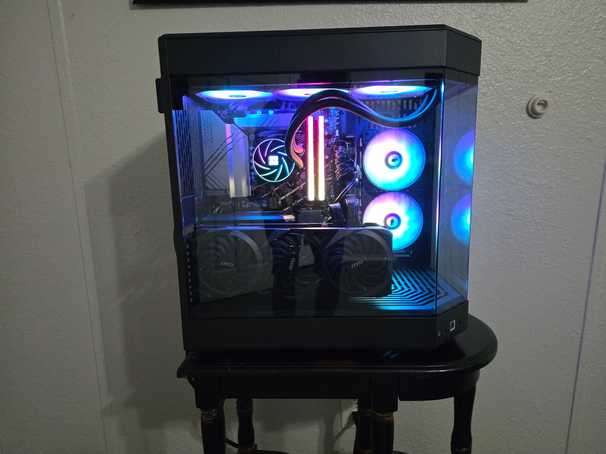 High-End RTX 3090 24GB / i9-14900K Gaming & AI PC – 96GB DDR5 – HYTE Y70