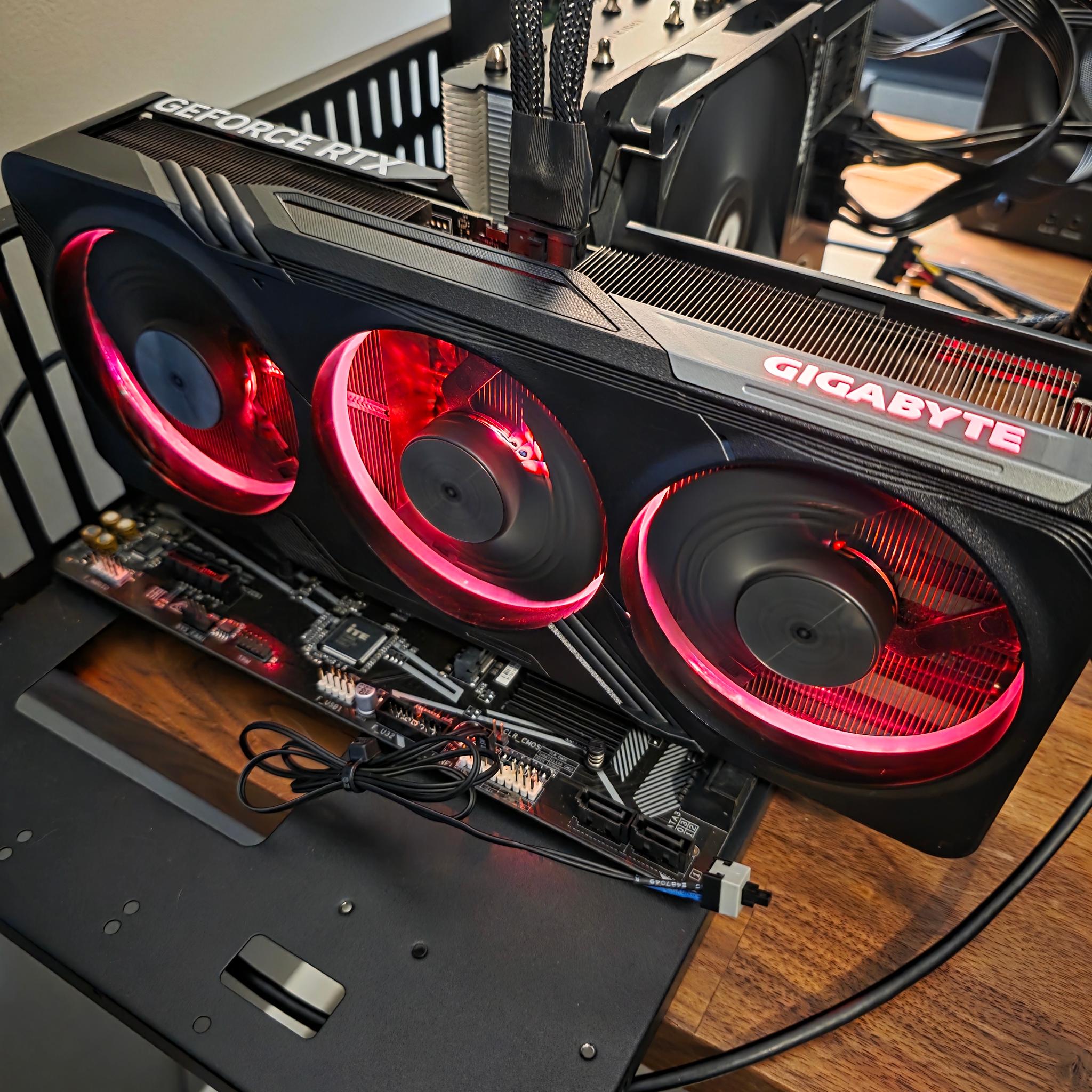 GIGABYTE RTX 4070 TI SUPER
