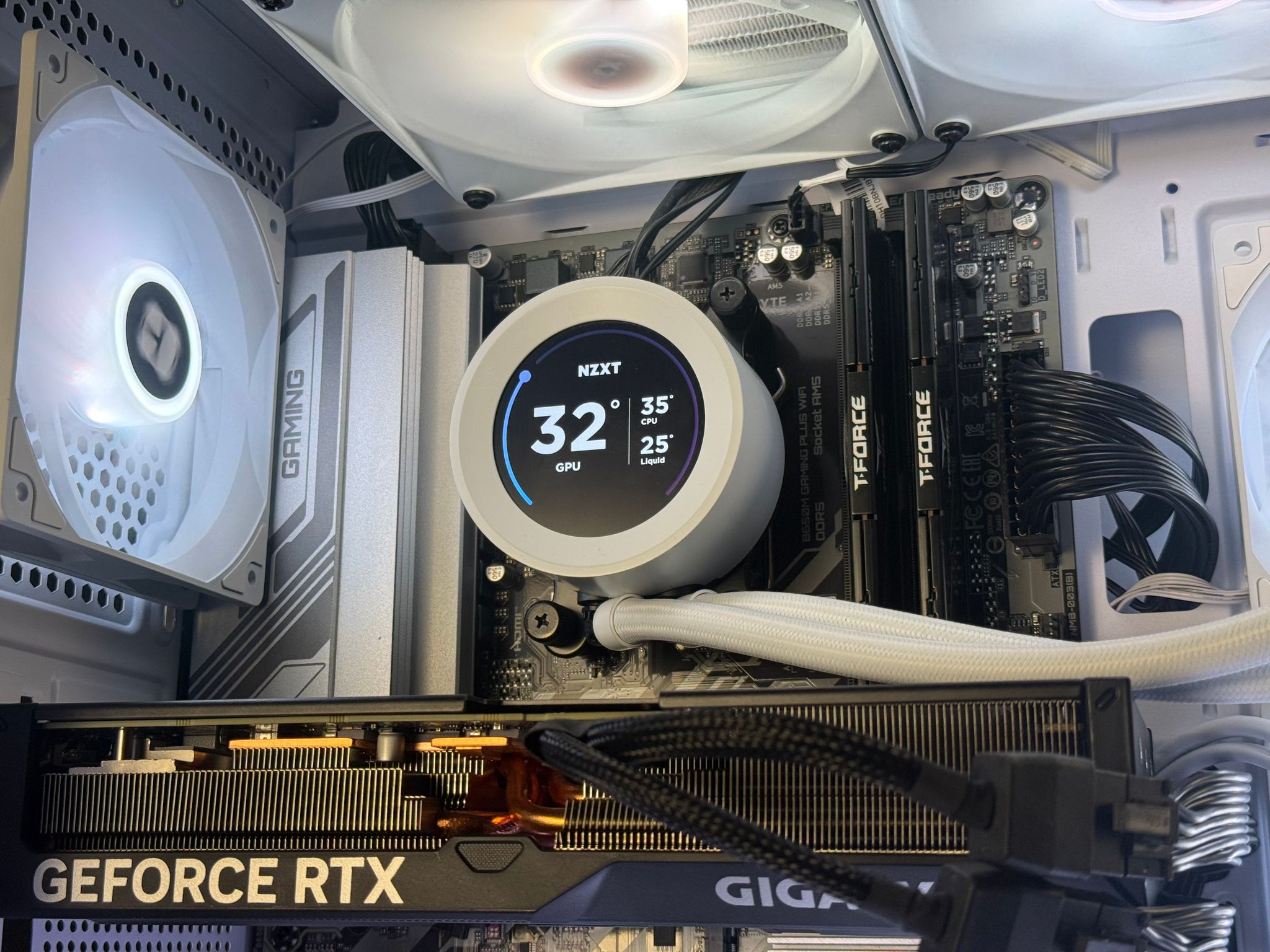 ❄️ FROST Gaming PC | RTX 4070 Ti SUPER 16GB | Ryzen 7 7700X | CUSTOM LCD AIO | 32GB RAM | 1TB NVME