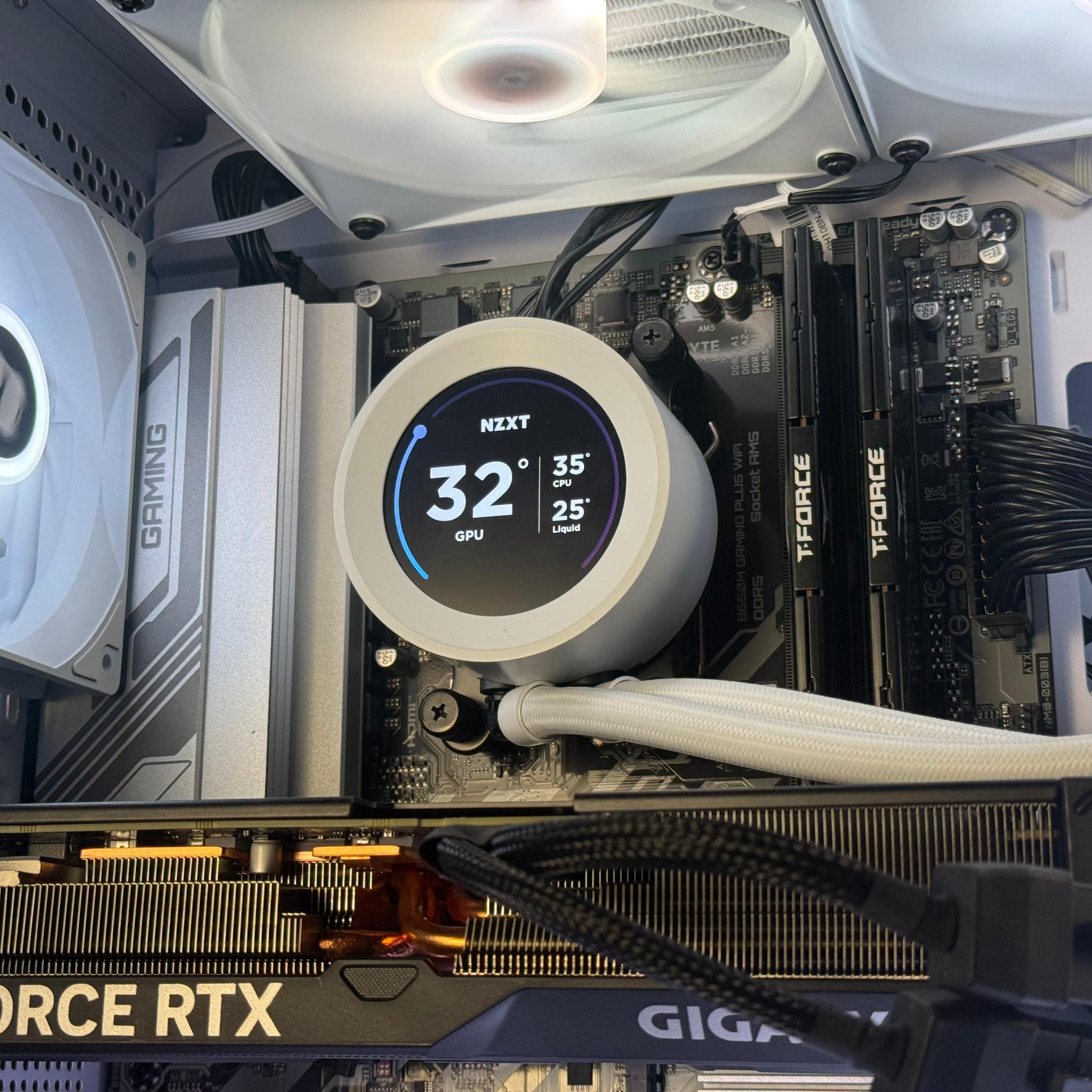 ❄️ FROST Gaming PC | RTX 4070 Ti SUPER 16GB | Ryzen 7 7700X | CUSTOM LCD AIO | 32GB RAM | 1TB NVME