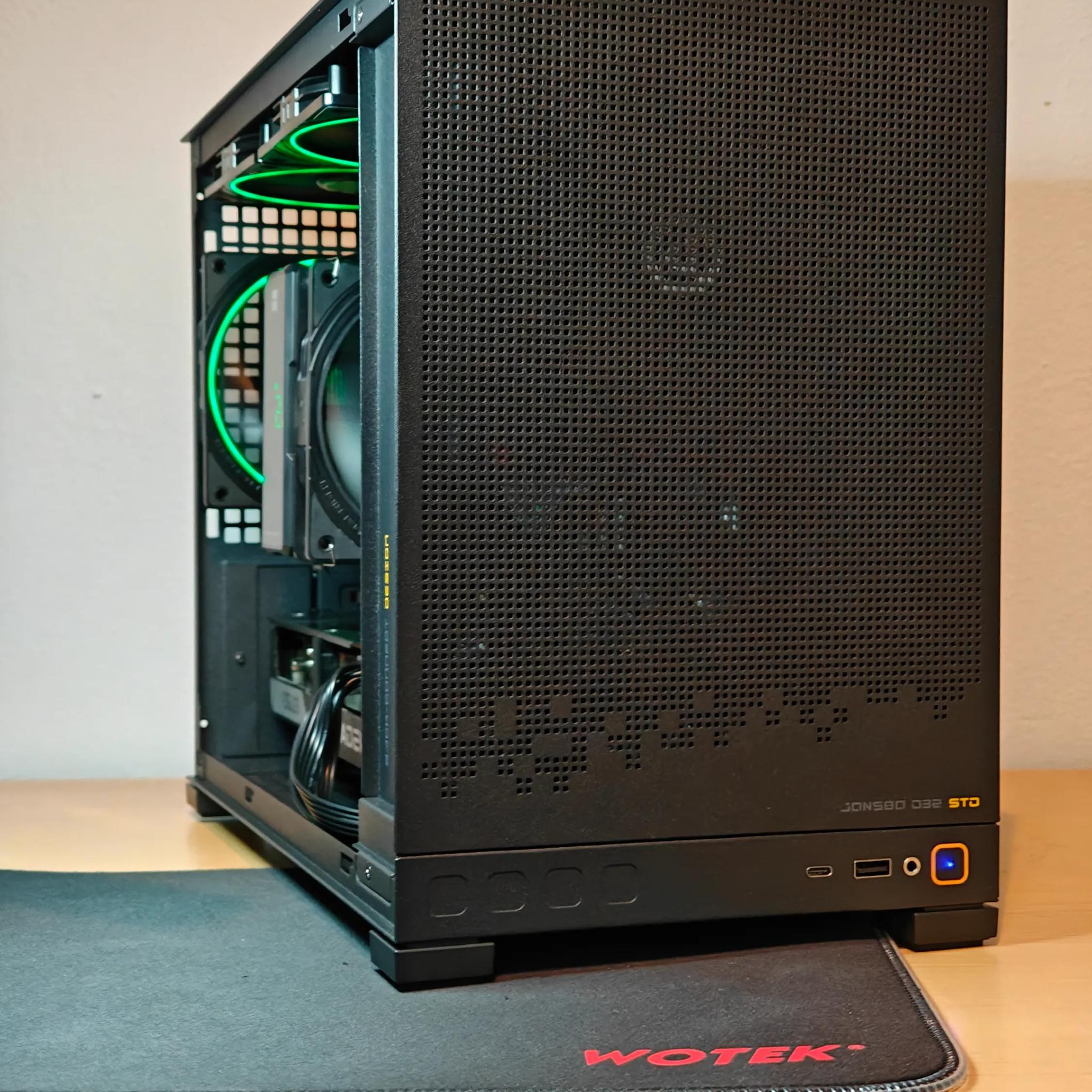 SFF x Blackout | RX 6600 | R5 3600X | 32 GB DDR4 | 1 TB NVME