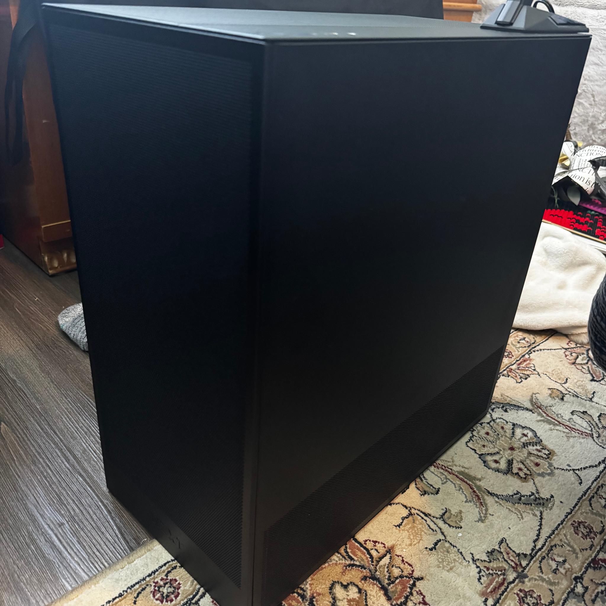 GeForce RTX 5070 Custom Gaming PC - Ryzen 7 9700X, 32GB RAM, 1TB NVMe SSD