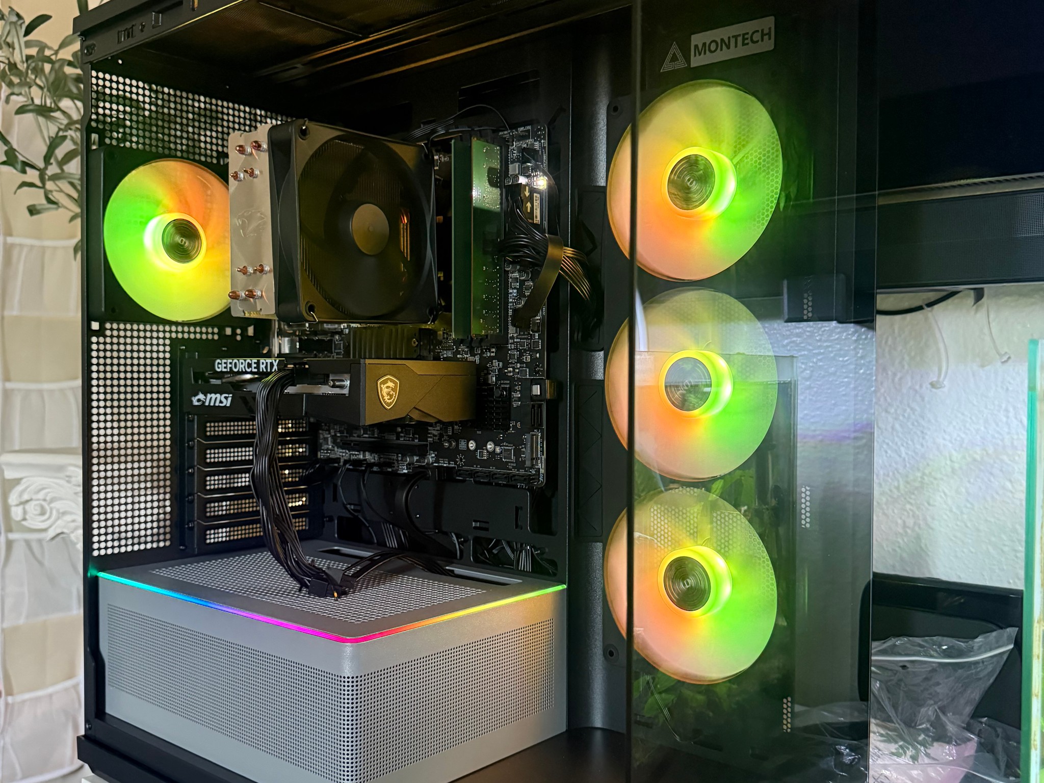 Black Gaming Pc Computer Desktop RTX 5050 / Ryzen 5 5500