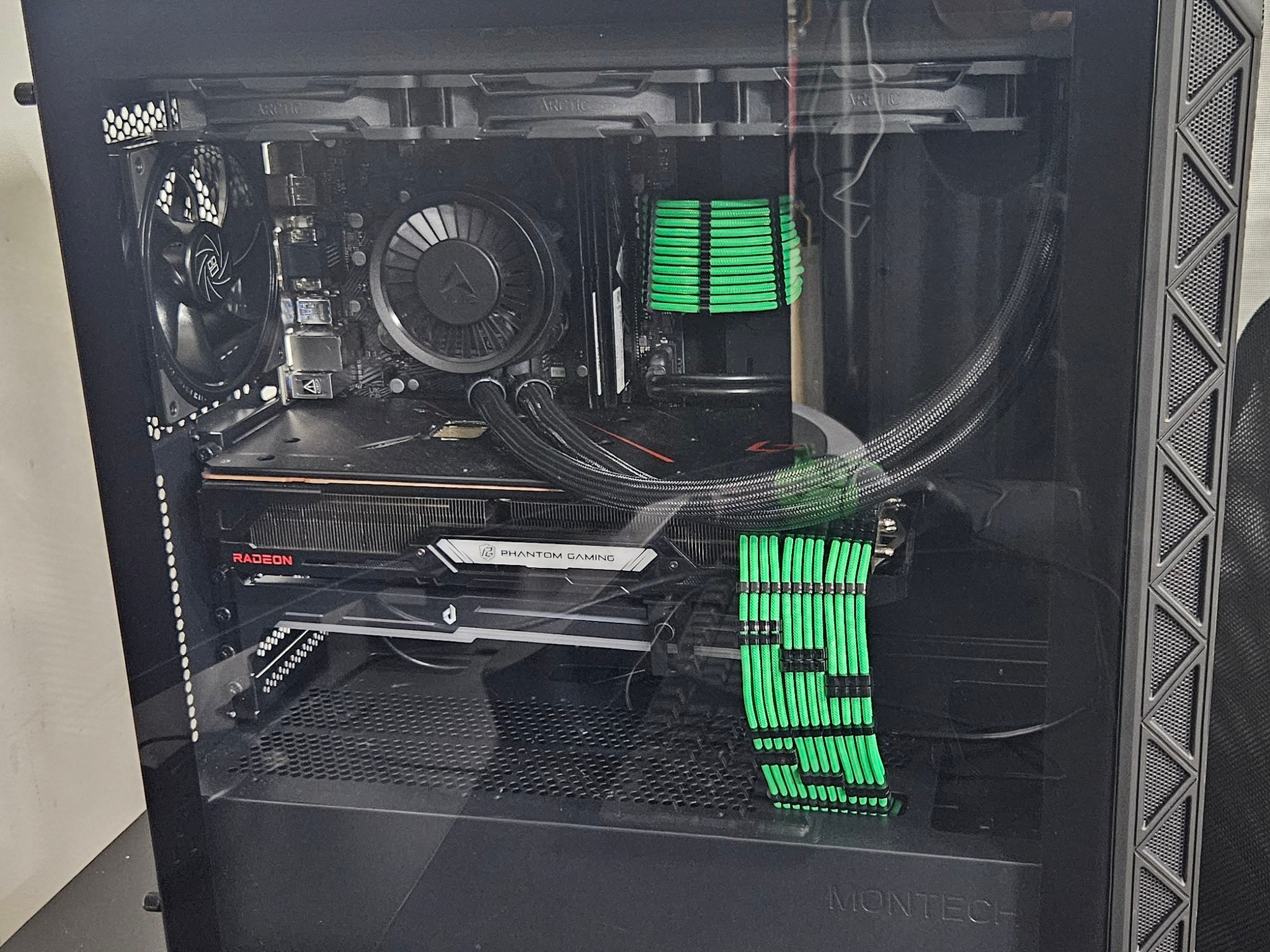 RX 6800 XT 16GB Phantom Gaming and Ryzen 7 5700