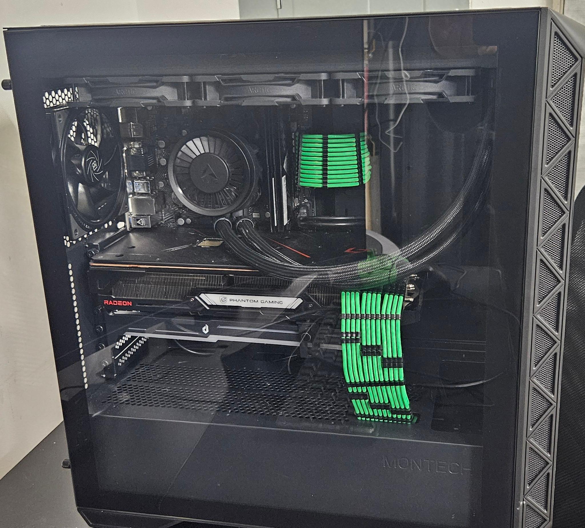 RX 6800 XT 16GB Phantom Gaming and Ryzen 7 5700