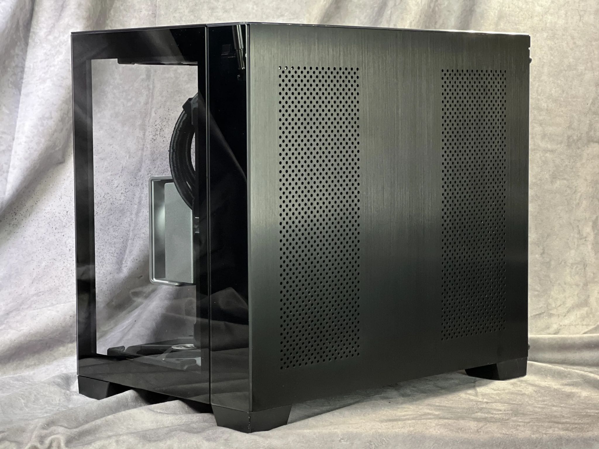 Custom Gaming PC - 7600X3D, 7800 XT, 32GB DDR5-6000, 1TB Gen 4 NVMe, full custom cables