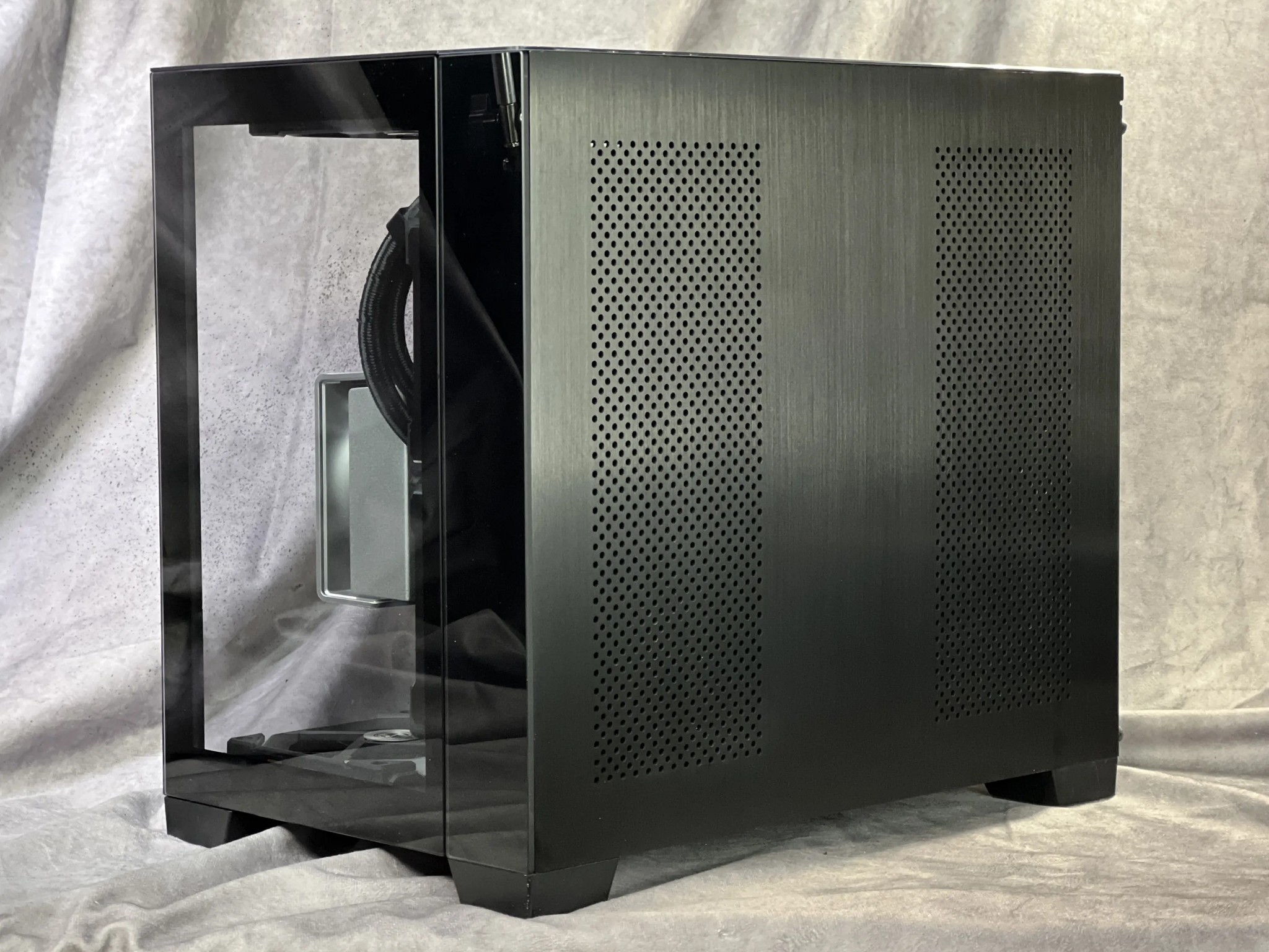 Custom Gaming PC - 7600X3D, 7800 XT, 32GB DDR5-6000, 1TB Gen 4 NVMe, full custom cables