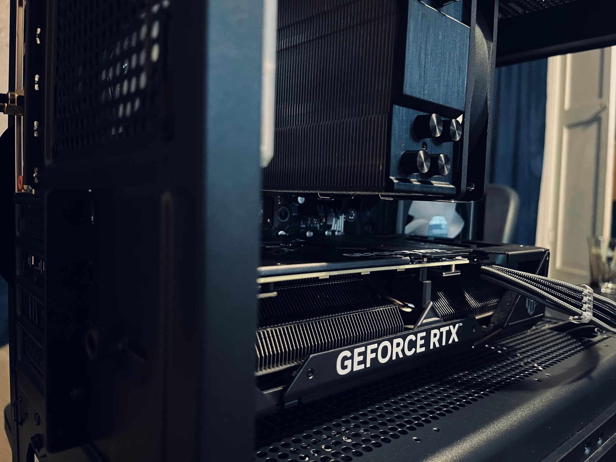 Pro Gaming PC |RTX 4070 // Ryzen 7 3700x // 32GB DDR4|