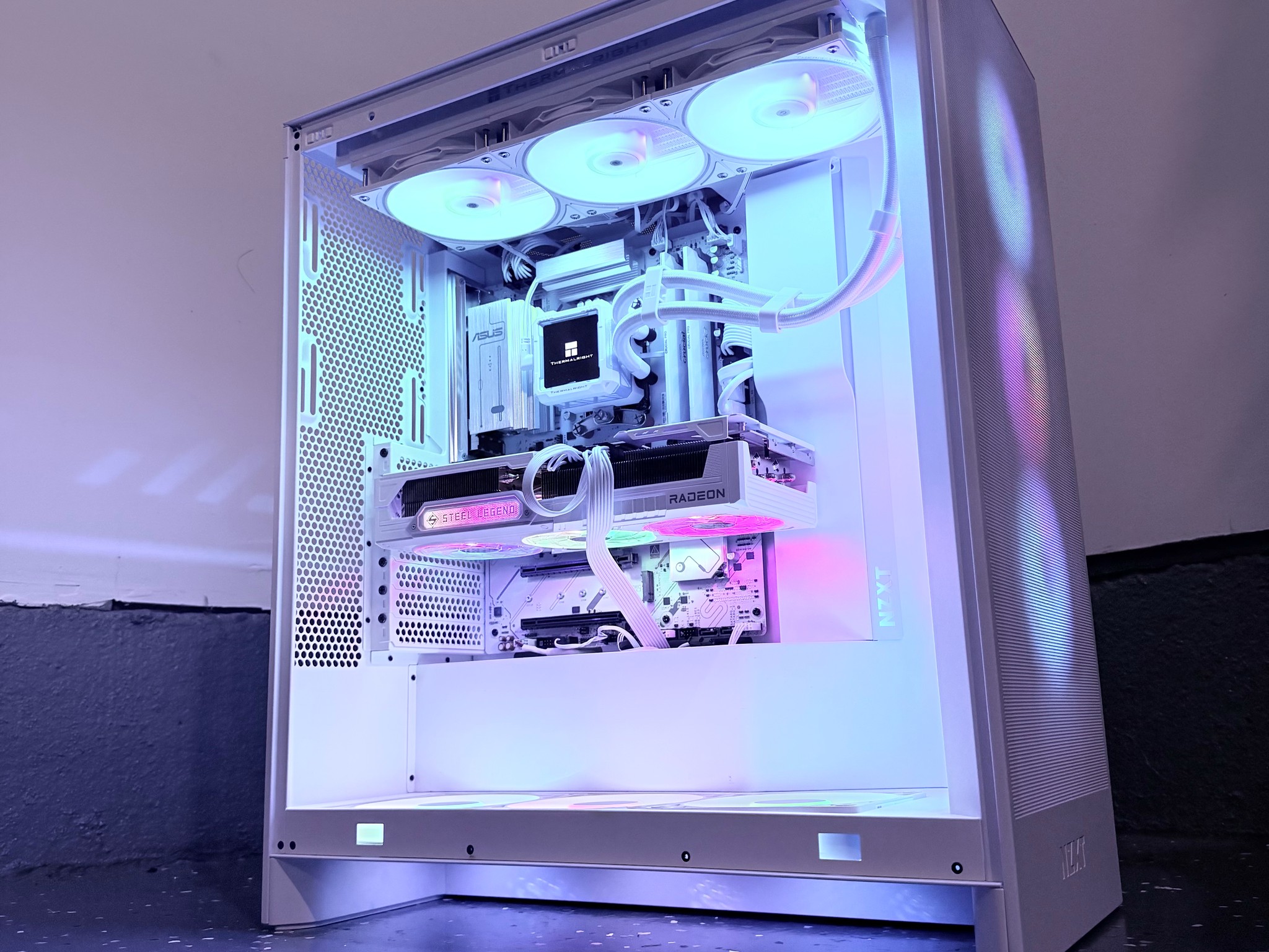 ⚪️"Polar Prism"❄️| 4K Gaming | Ryzen 7 9800X3D | RX 9070XT | 32GB 6400 mt/s DDR5 | 3TB Storage