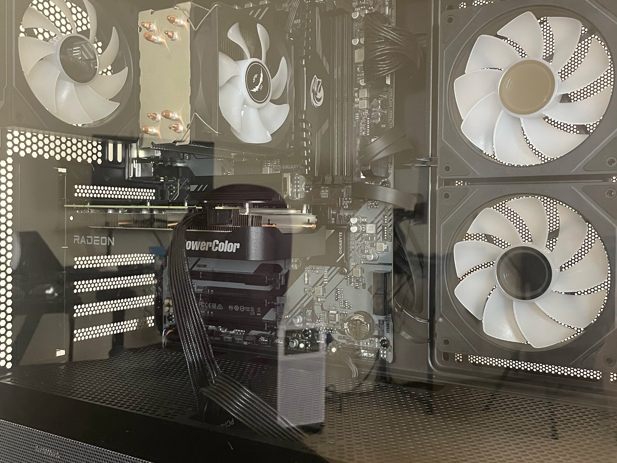 Intel I5 14400F | RX9060XT 8GB | 32GB DDR5 | 1Tb NMVE