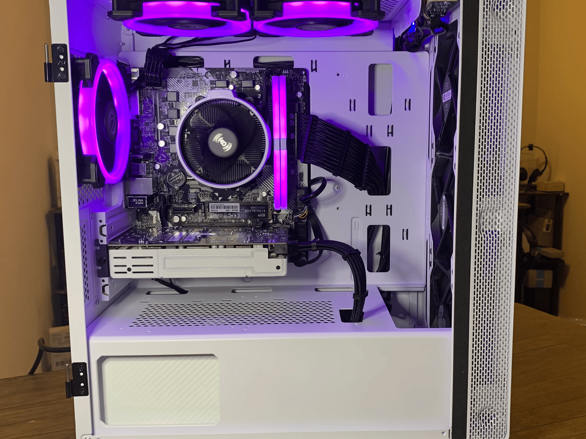 Budget White/Black Gaming PC (Ryzen 5 3400g + RX 5500 4GB) 