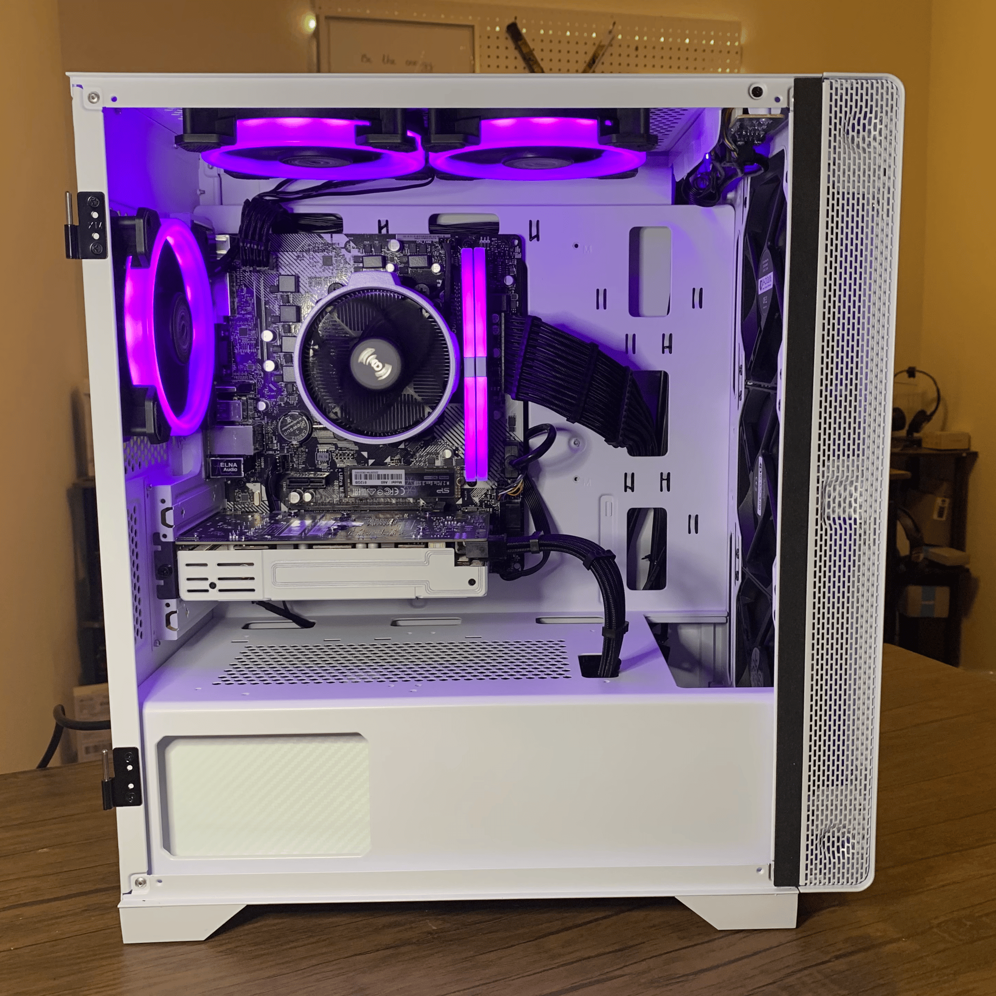 Budget White/Black Gaming PC (Ryzen 5 3400g + RX 5500 4GB) 