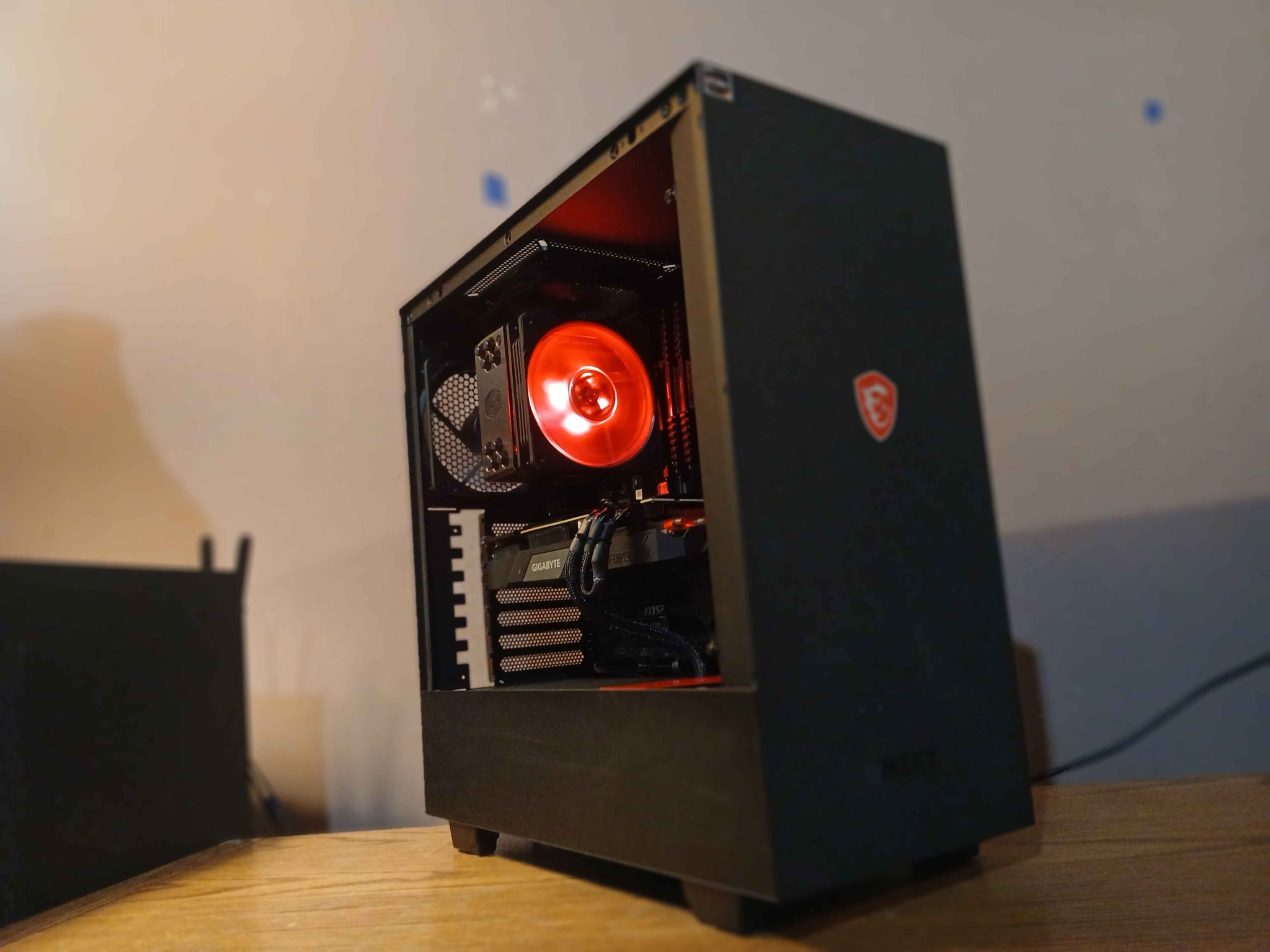 RTX 2070 SUPER | Ryzen 7 2700x | 16gb RAM | 512gb NVME + 500gb HDD | Custom PC