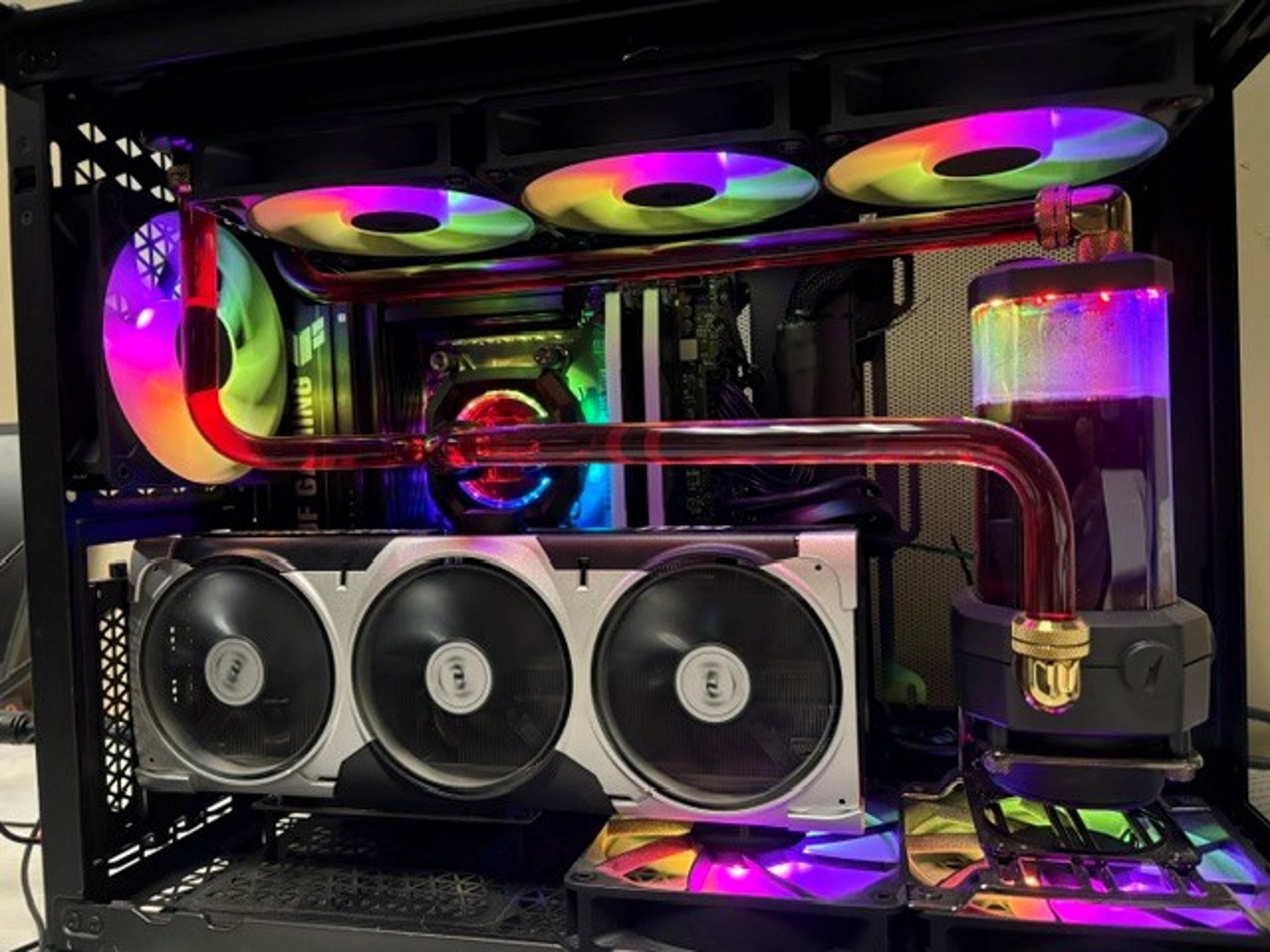 Ryzen9 9950x3d RTX5080 32gb ddr5 Custom Water Loop Corsair Components 360mm rad, pump/res combo argb