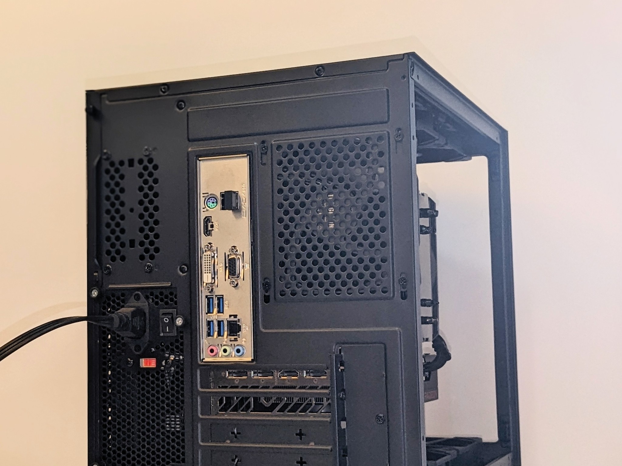 All Black Custom Gaming PC⚫️RX 6600XT ⚫️ Ryzen 5 3600X@4.5GHz⚫️ 16GB RAM ⚫️ 1TB NVMe ⚫️ Windows 11