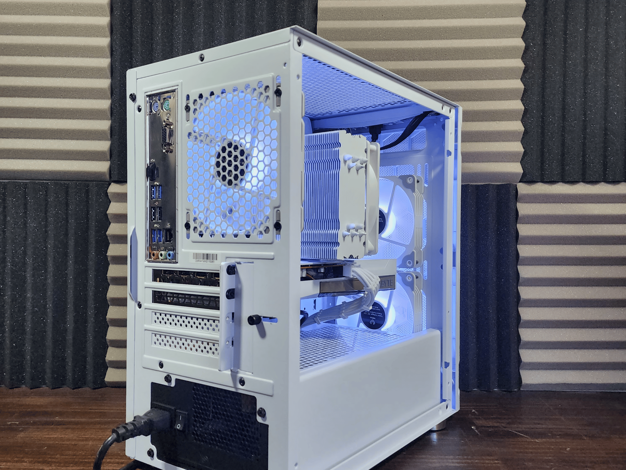 🤍🤍🤍 Gigabyte Radeon RX 6600 8GB // AMD Ryzen 5 3500X 6-Core // Gloway 16GB 3200MHz