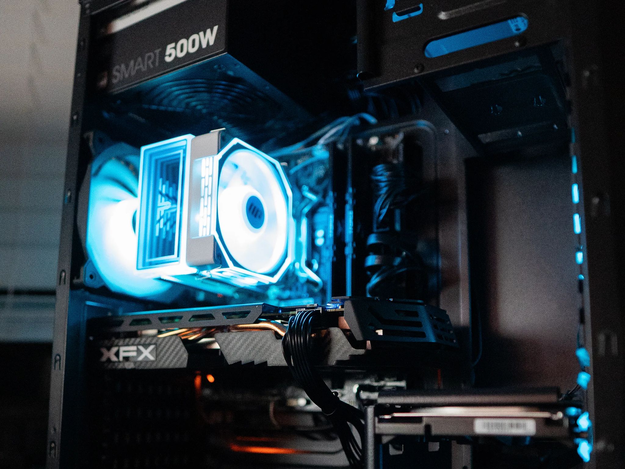 ⛈️❄️ | RX 580 | INTEL i5 8400 | 16GB DDR4 RAM | 256GB NVME SSD + 1TB HDD | Arctic Blizzard 2.0
