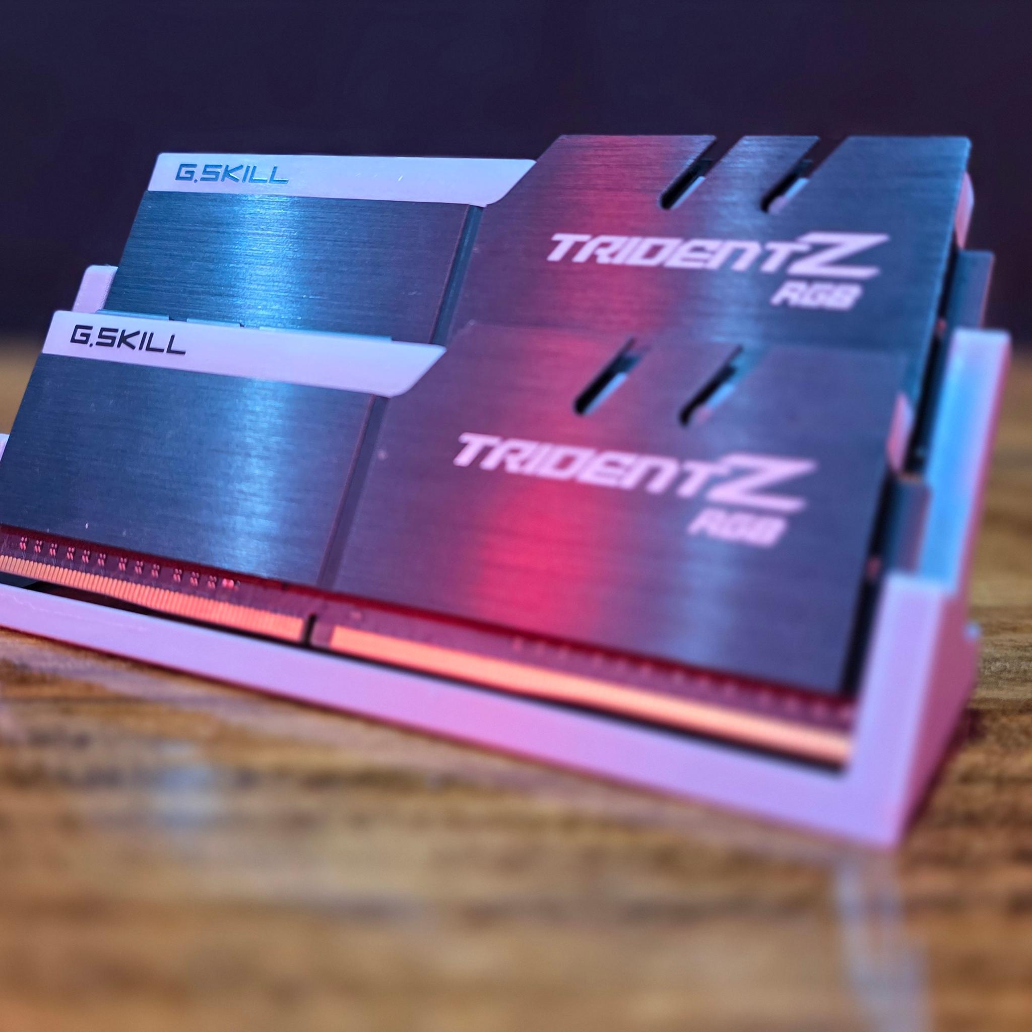 G.Skill Trident Z RGB (F4-3600C18D-32GTZR) DDR4 32GB
