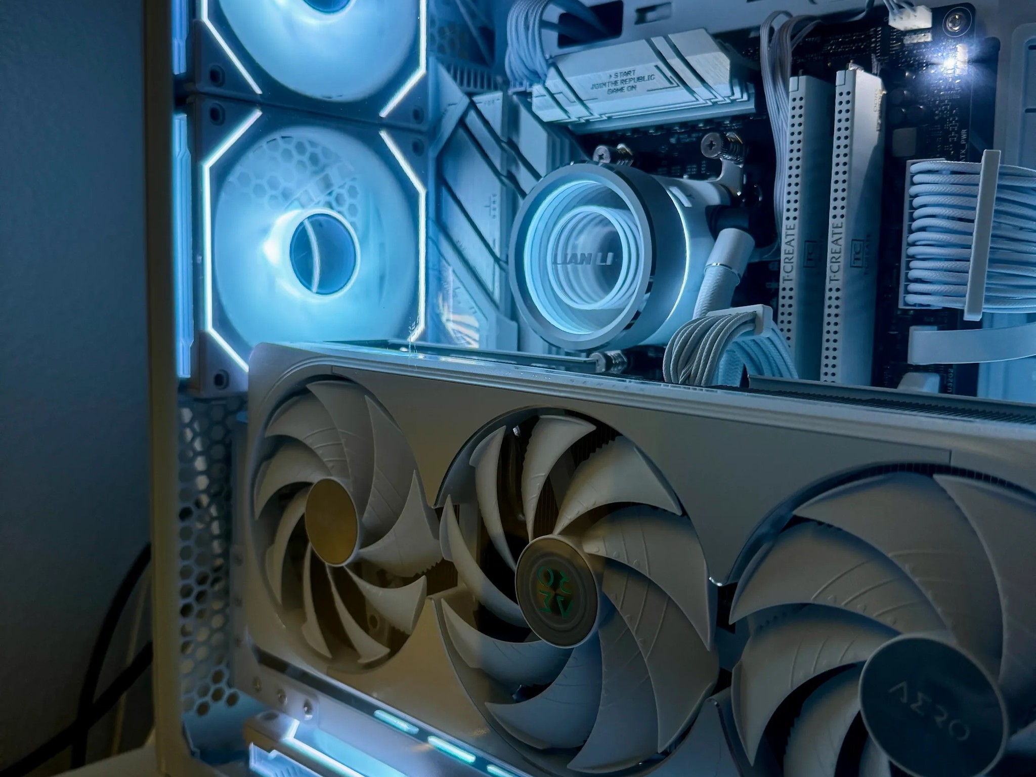 White RGB Lian Li Infinity Glass PC | 1440p High | Ryzen 7 9800X3D | 32GB RAM | 2 TB SSD | 5070 Ti