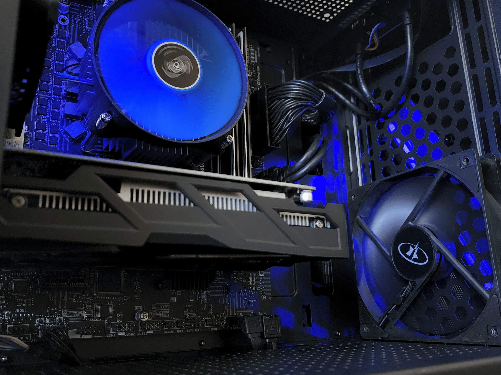 Intel Core i3 10100F // Gigabyte AMD Radeon RX 460 // SP 16GB 3200MHz