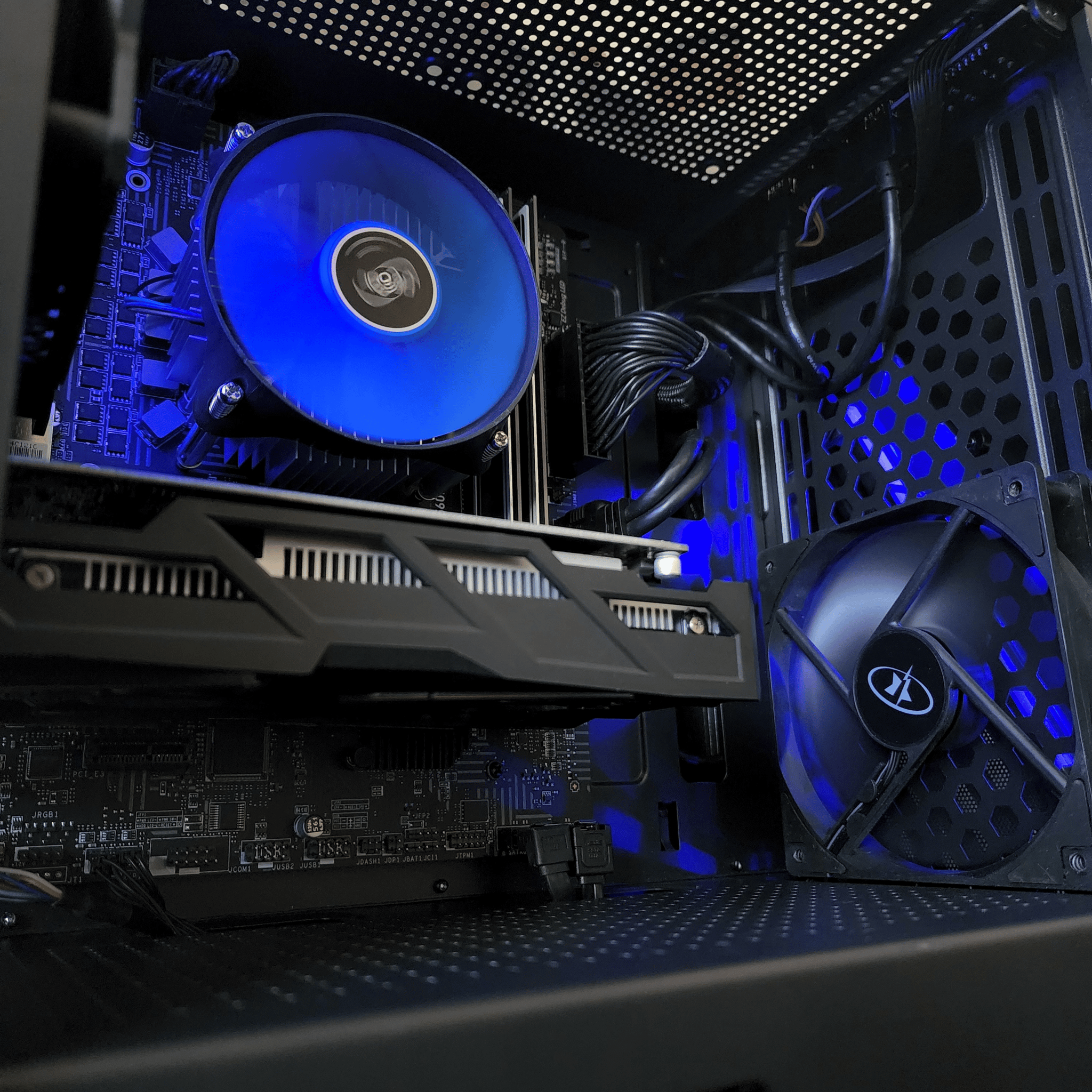 Intel Core i3 10100F // Gigabyte AMD Radeon RX 460 // SP 16GB 3200MHz