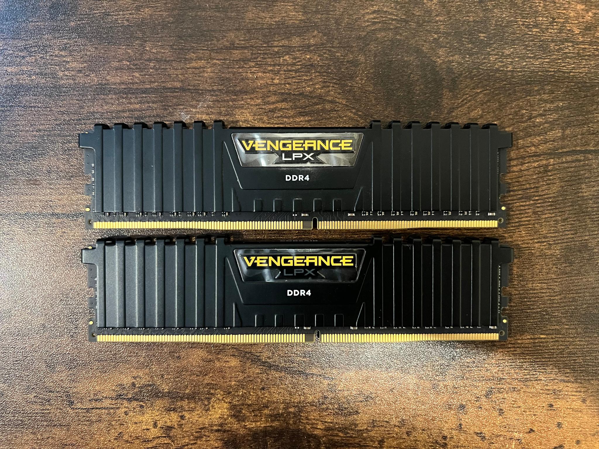 32GB (2x16GB) DDR4-3200MHz CL16 Corsair Vengeance LPX RAM Memory