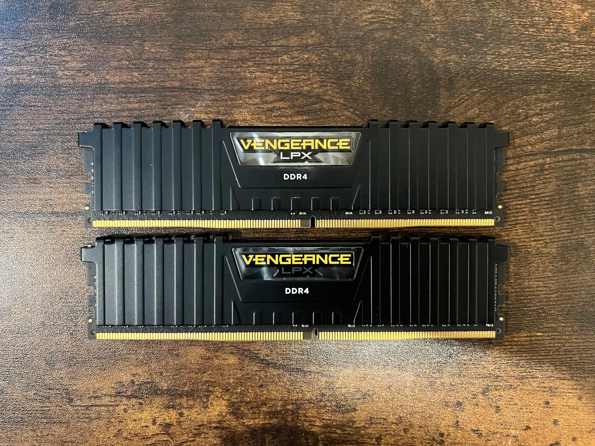 32GB (2x16GB) DDR4-3200MHz CL16 Corsair Vengeance LPX RAM Memory