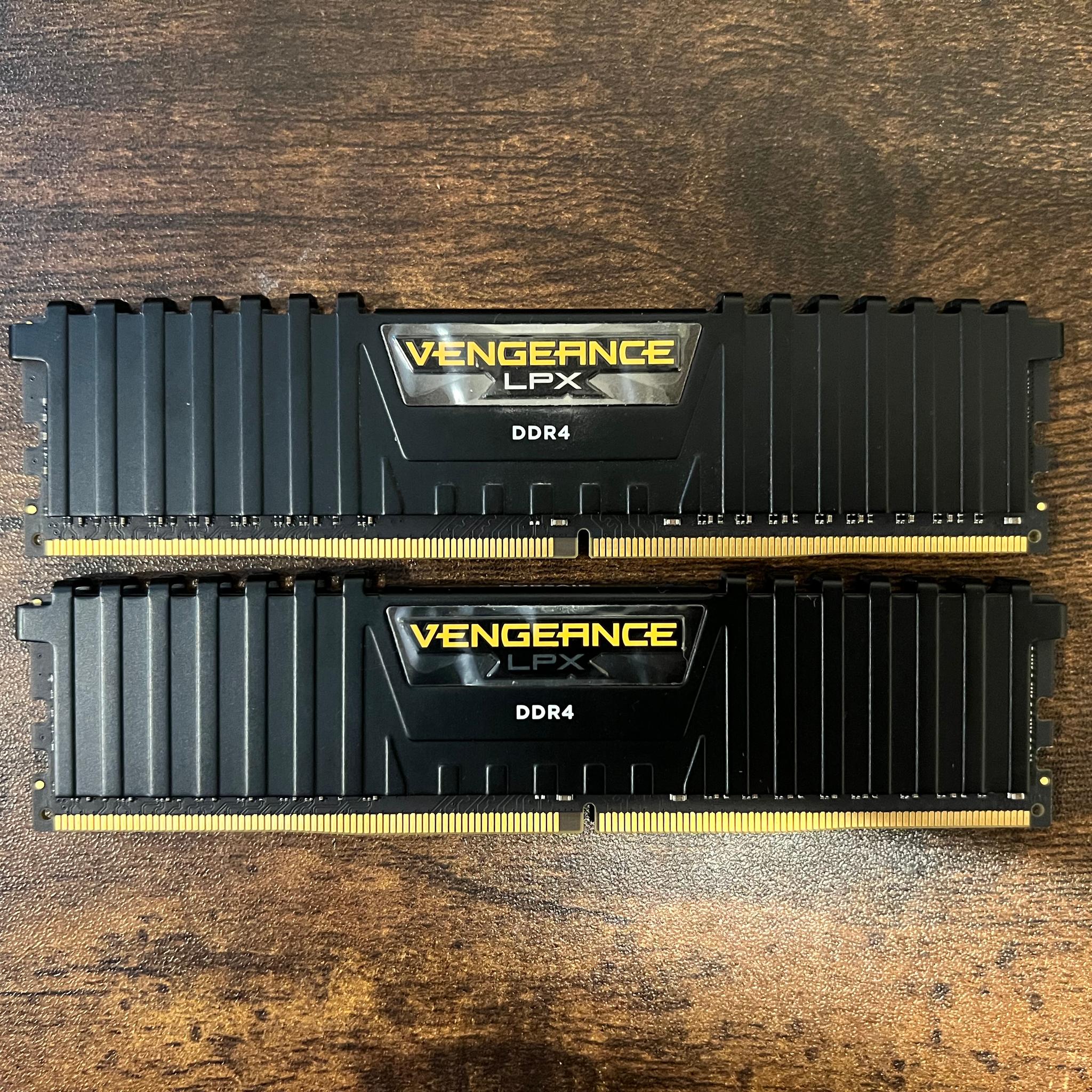 32GB (2x16GB) DDR4-3200MHz CL16 Corsair Vengeance LPX RAM Memory