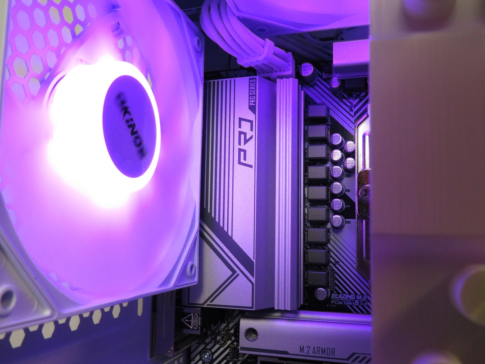 BLACK FRIDAY! First Class Starter AM5 eSports Gamer Ryzen 5 8600G + 16 GB DDR5 + 1 TB NVME SSD +WiFi