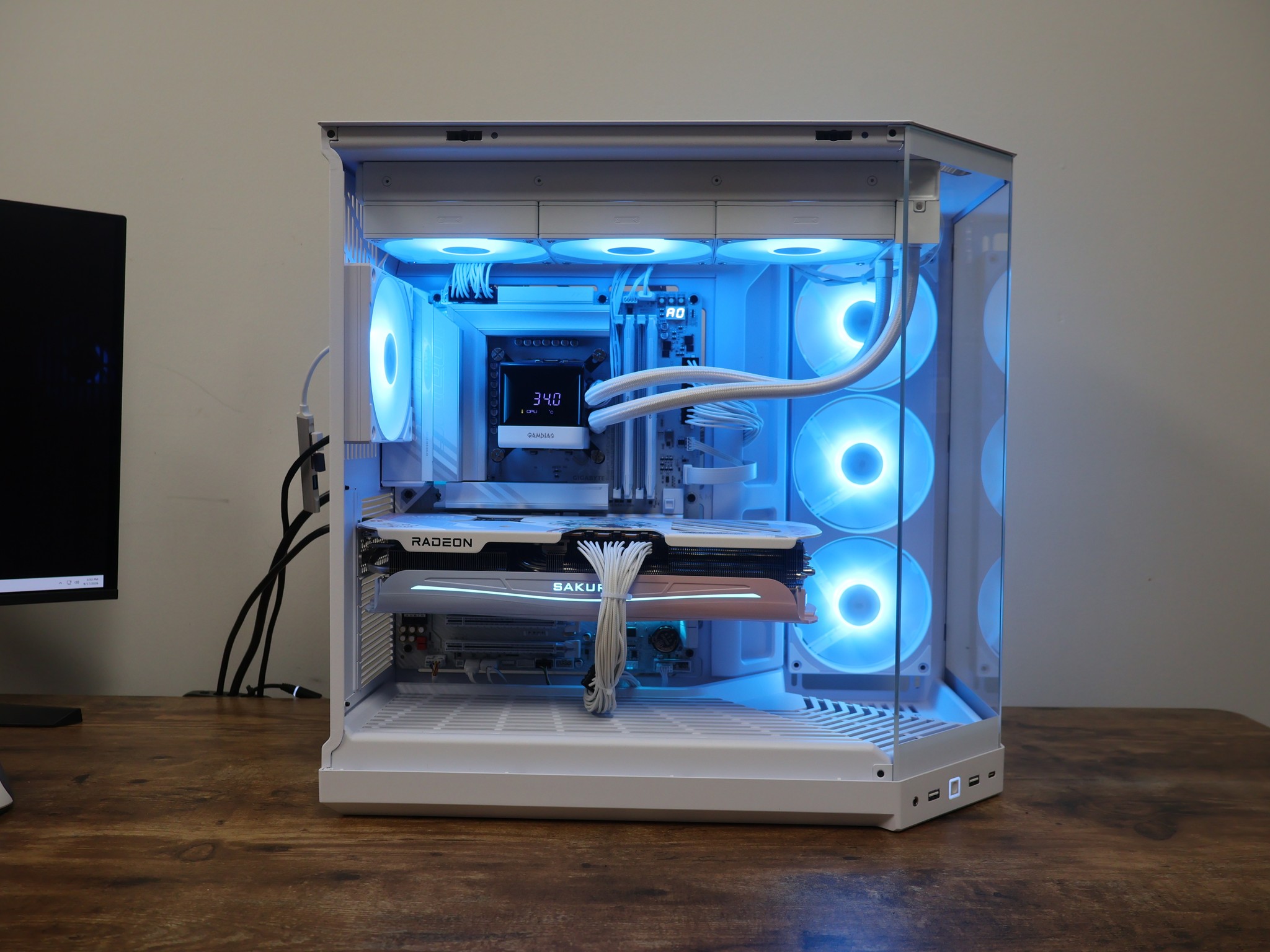 Yeston Sakura RX 9070 XT Gaming PC – Intel 270K | 32GB DDR5 | 2TB M.2 | 1440p / 4K Gaming