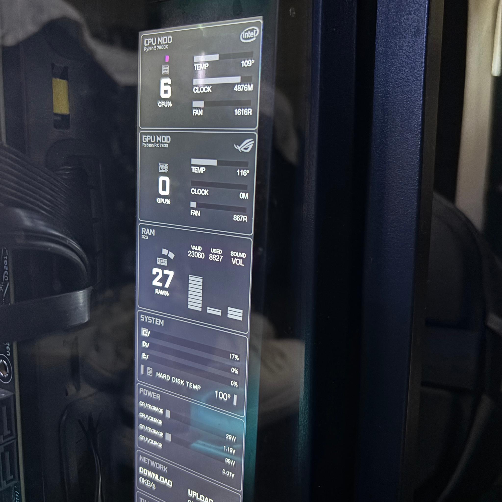 Infinity RGB | Ryzen 5 v7600x | RX 7600 | 32 GB DDR5 (6000MTs) | 1 TB SSD | digital display | 750W