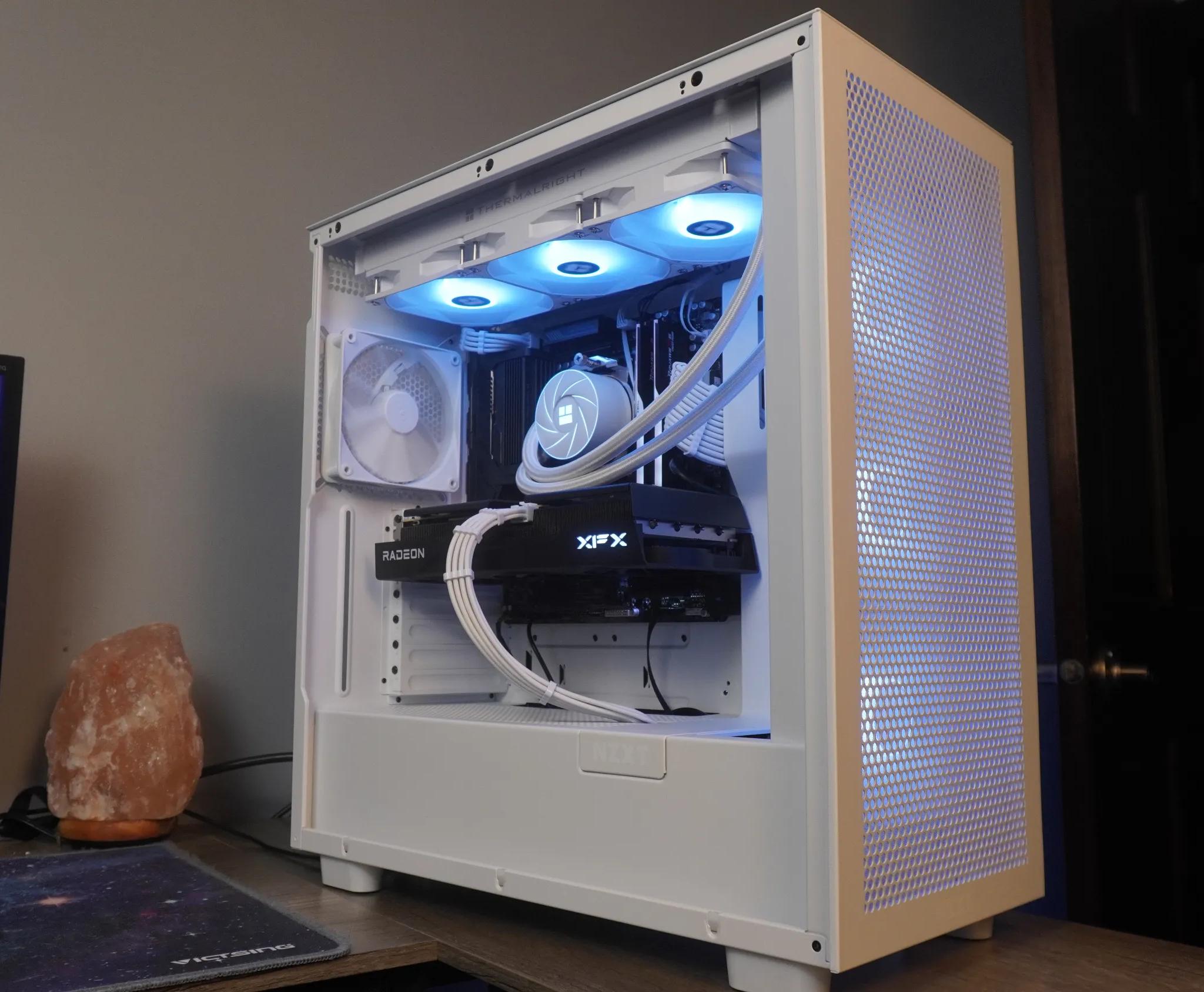 🤍ARCTIC🤍 PRICE TO PERFORMANCE 💪 1440p/1080p MACHINE  🧡RX 9060XT 16GB 🧡 Ryzen 5 9600x | 2TB NVME