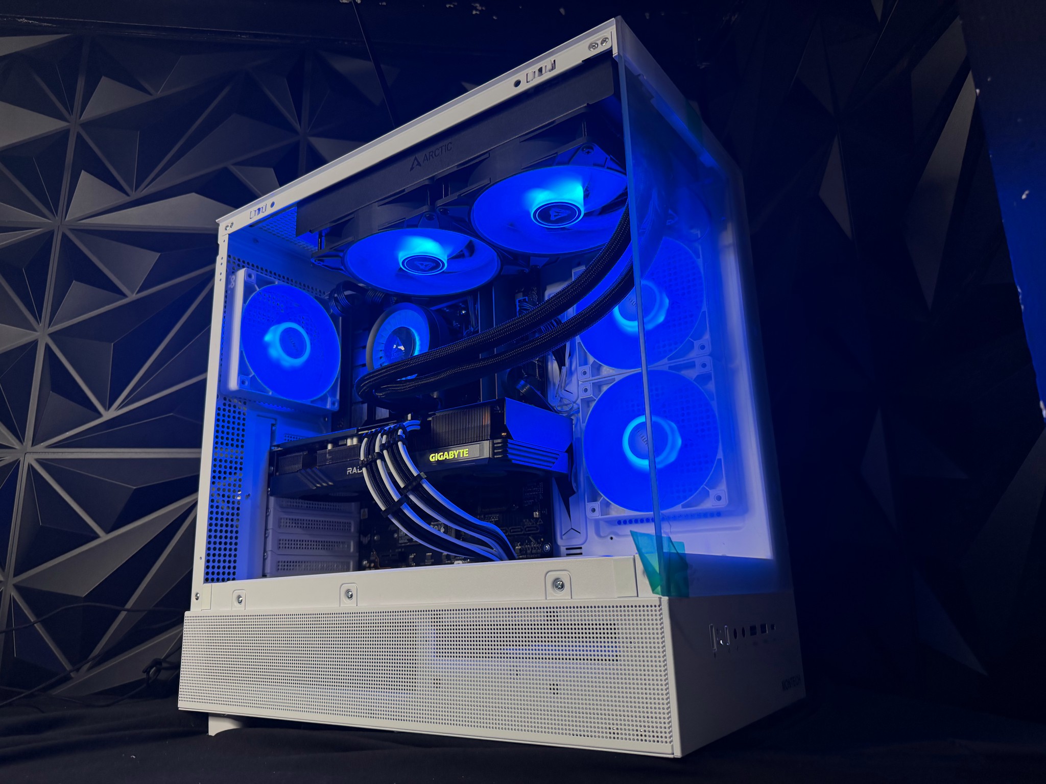 ⚪⚫🔥 YIN YANG BANG 9676 🔥⚫⚪ Ryzen 5 9600X| RX 7600XT 16 GB | 1.5 TB NVMe| 16 GB DDR5| 650W PSU