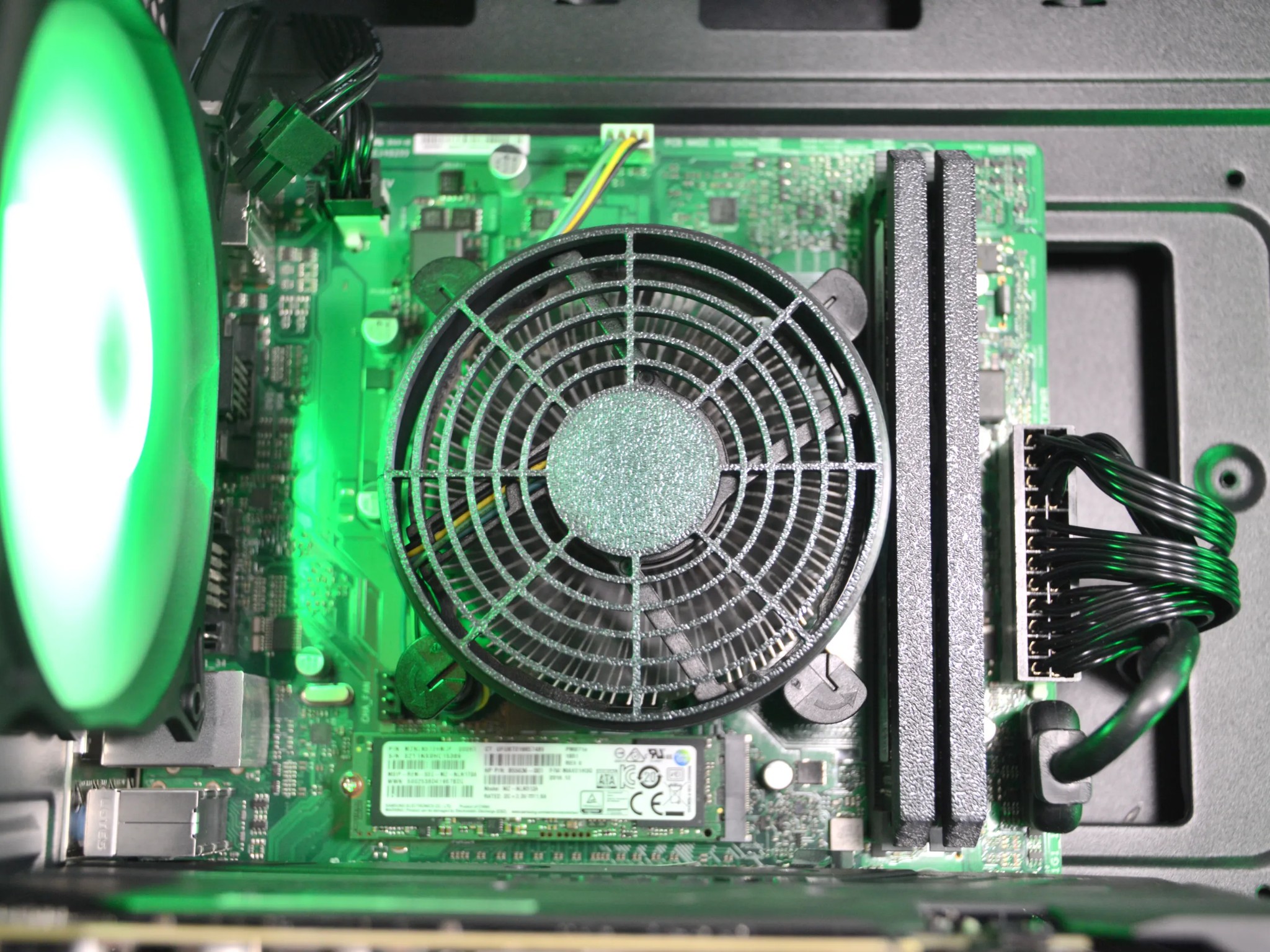 🟩⬛| GTX 1660 6GB | INTEL i5-8400 | 16GB DDR4 RAM | 512 GB SATA SSD | Emerald of Darkness 2.0 |