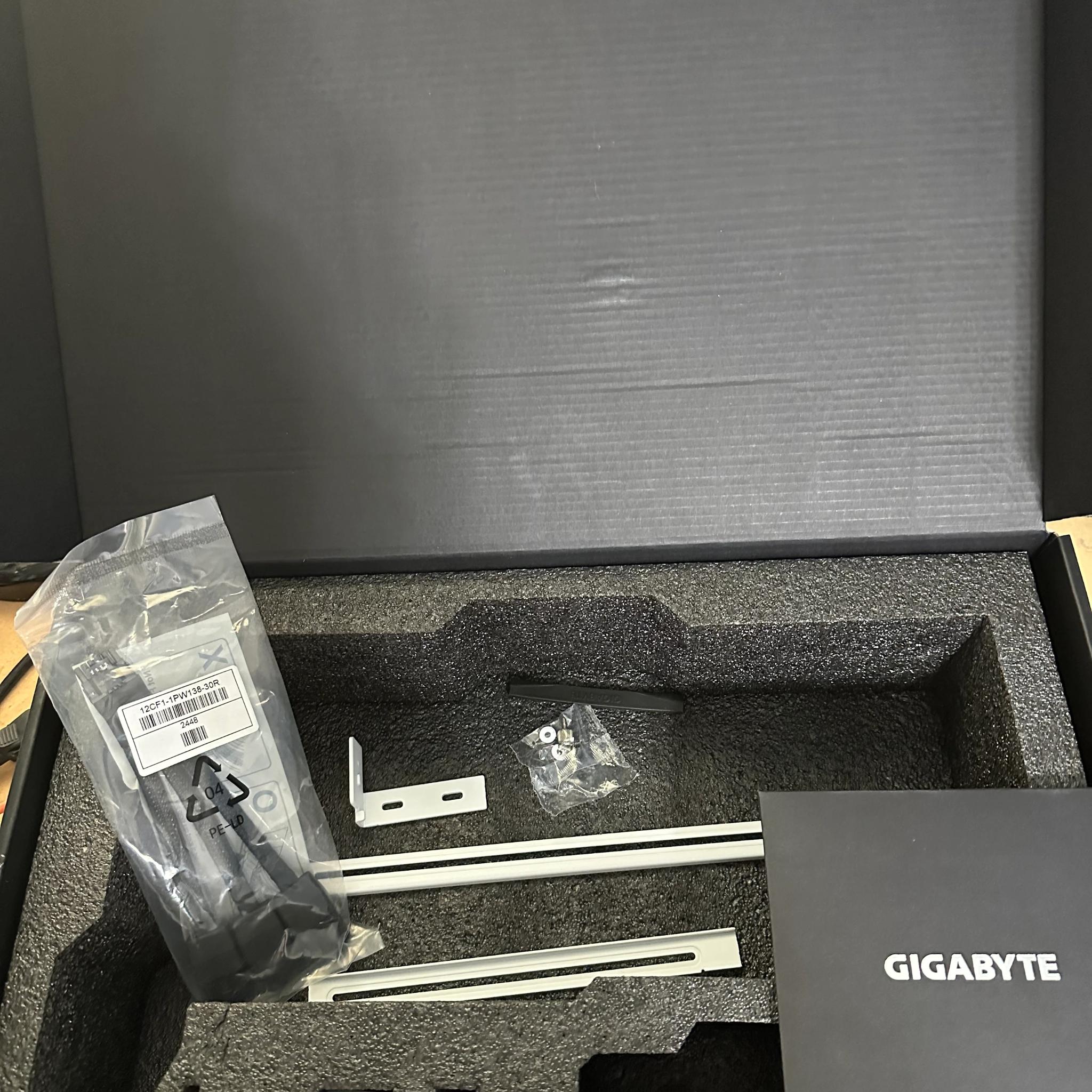 GIGABYTE - NVIDIA GeForce RTX 5070 Ti AERO OC 16G GDDR7 PCI Express 5.0 - White