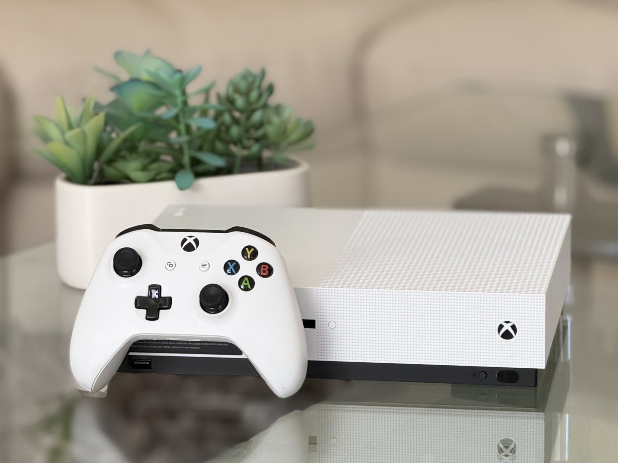 Great Deal! XBOX ONE S 1TB ALMOST NEW! + A FREE CONTROLLER!