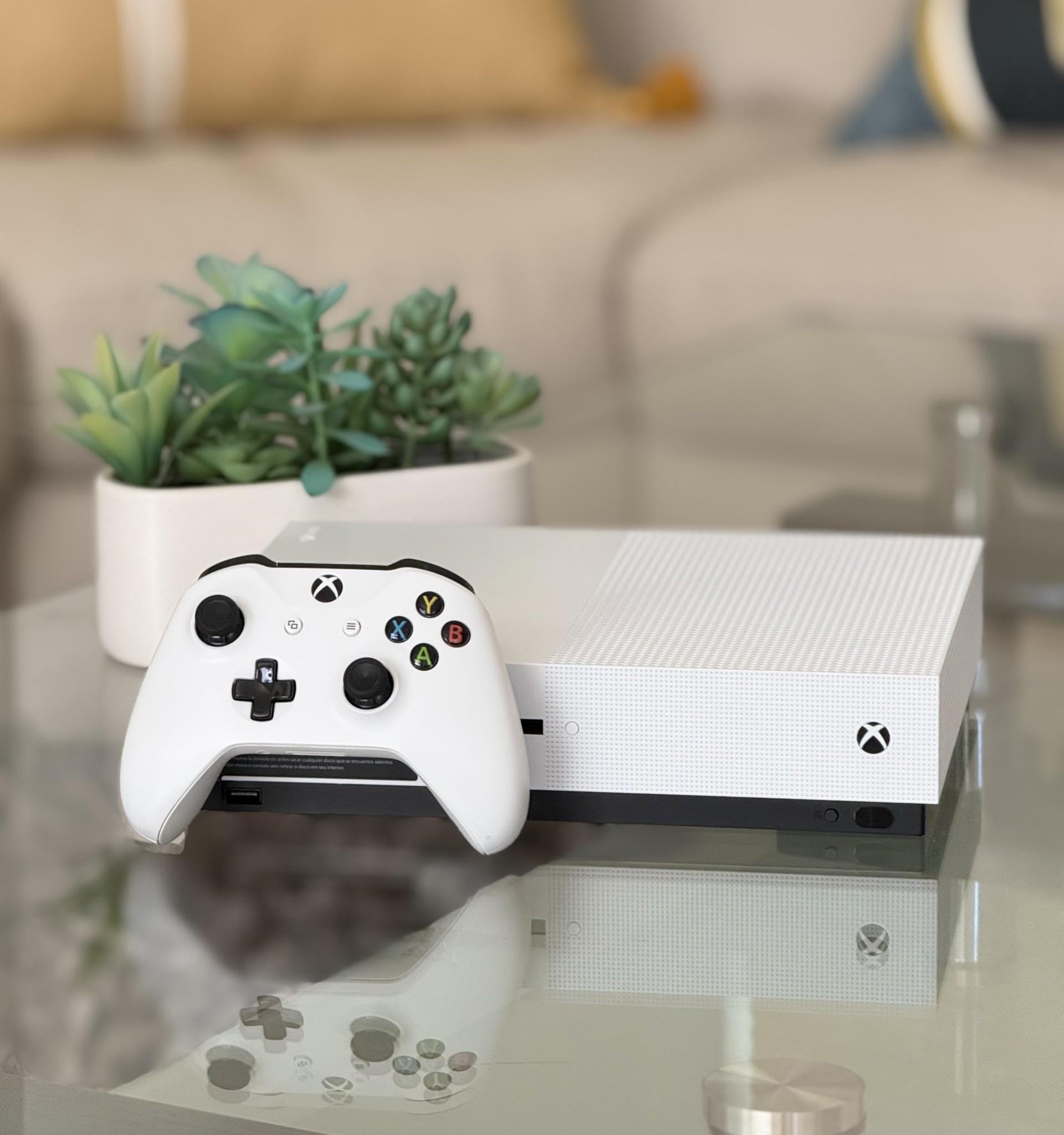 Great Deal! XBOX ONE S 1TB ALMOST NEW! + A FREE CONTROLLER!