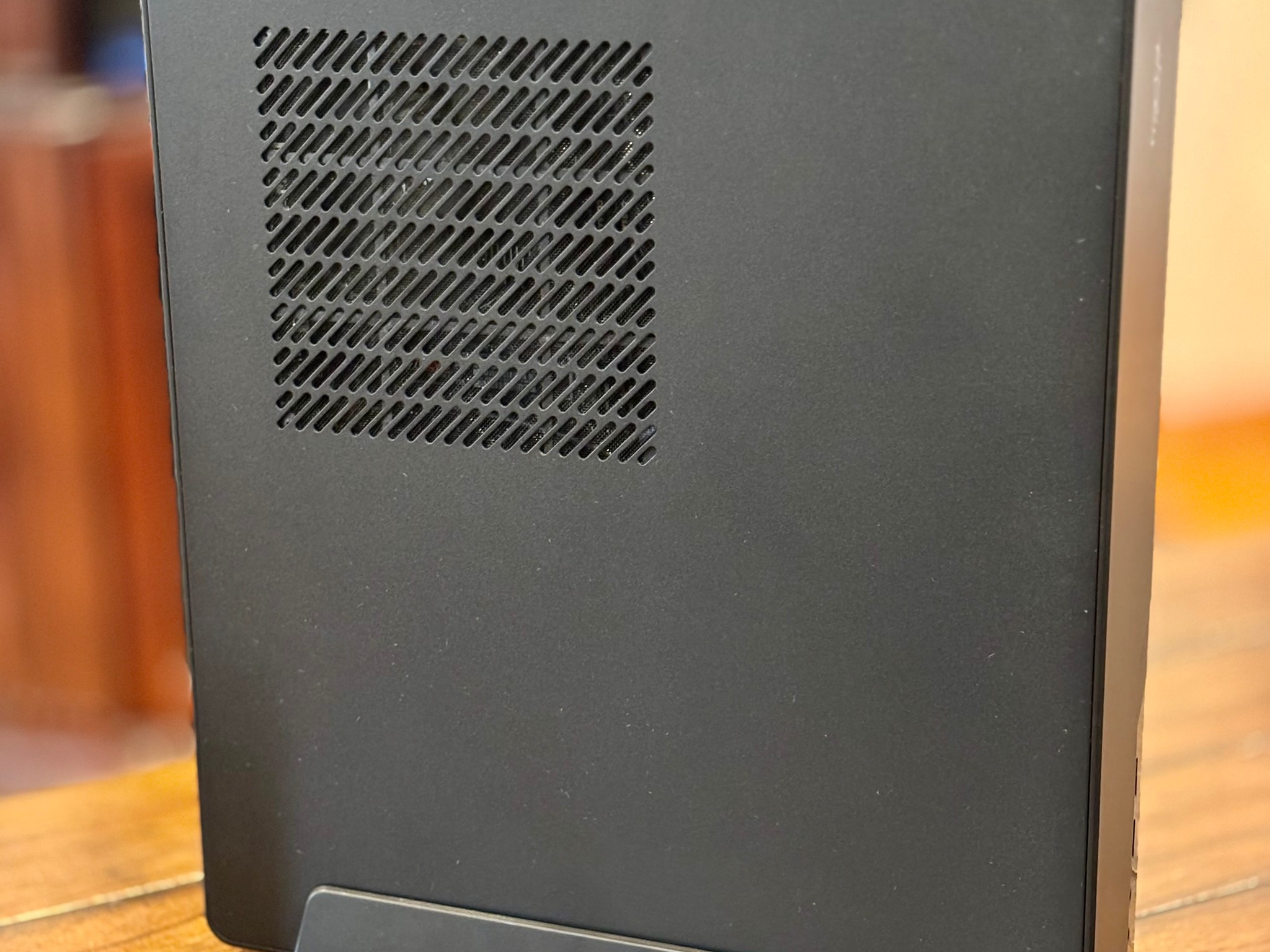 Console-Size Gaming PC for 1080p 60+ FPS Gaming | Small Form Factor Build | Home Theater PC Build