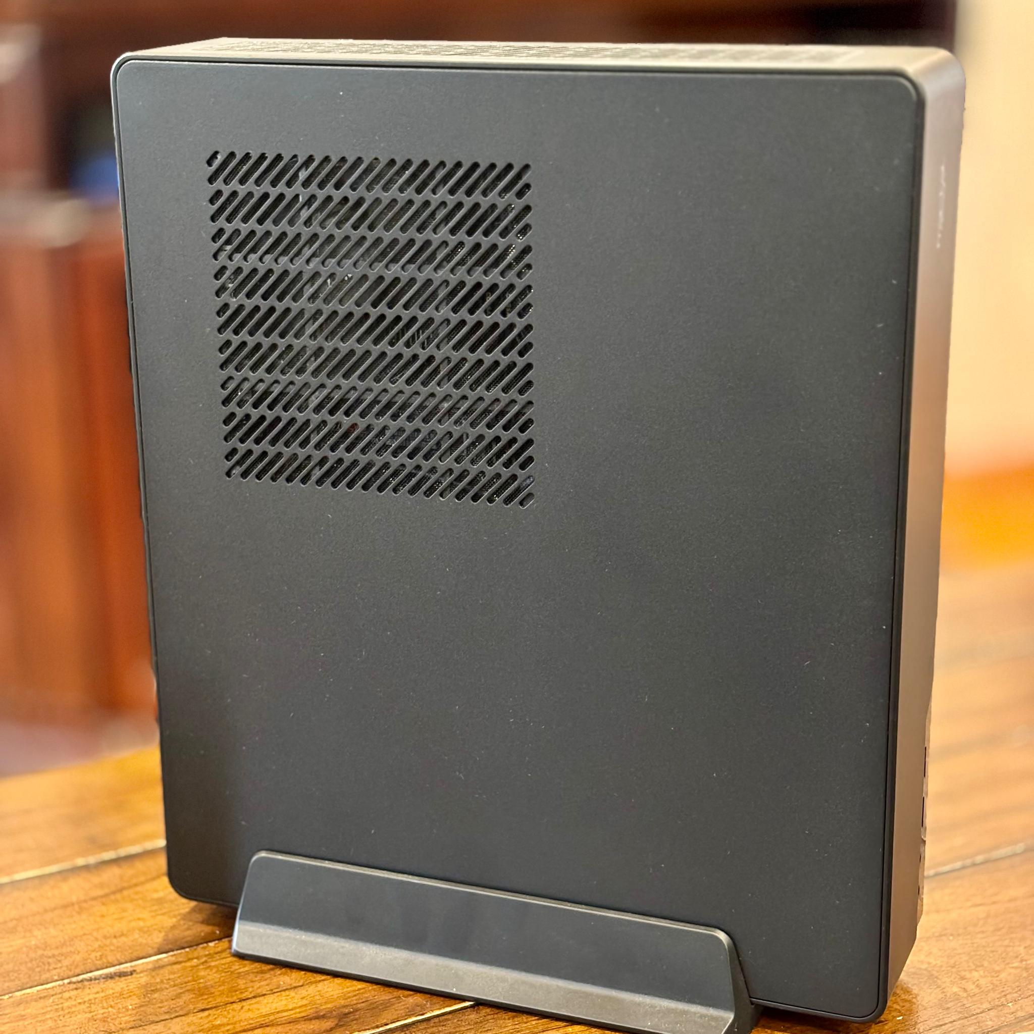 Console-Size Gaming PC for 1080p 60+ FPS Gaming | Small Form Factor Build | Home Theater PC Build