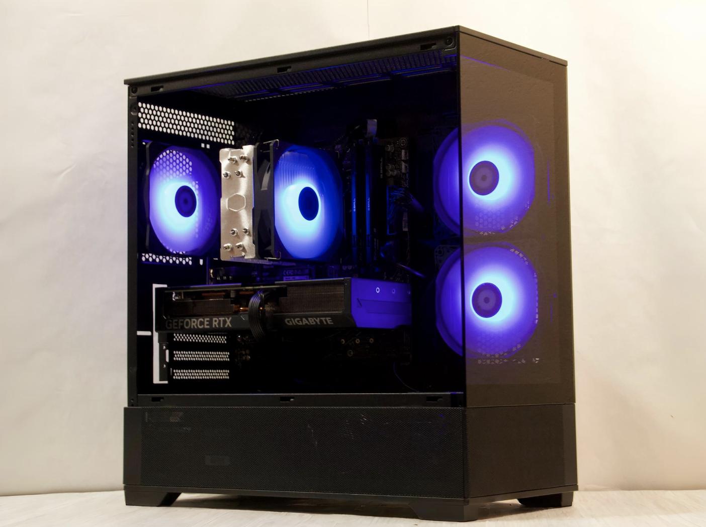 RTX 4070 Ti, Ryzen 7 7700X, 32GB DDR5, 1TB NVMe SSD, WiFi - 1440p Gaming PC